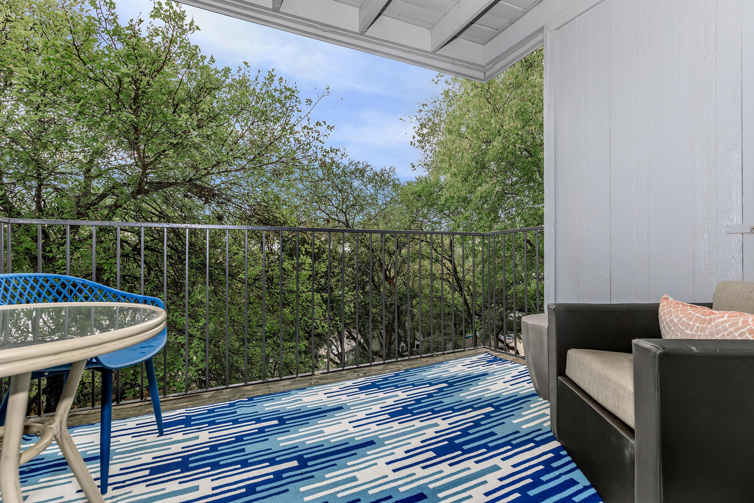 a blue bench