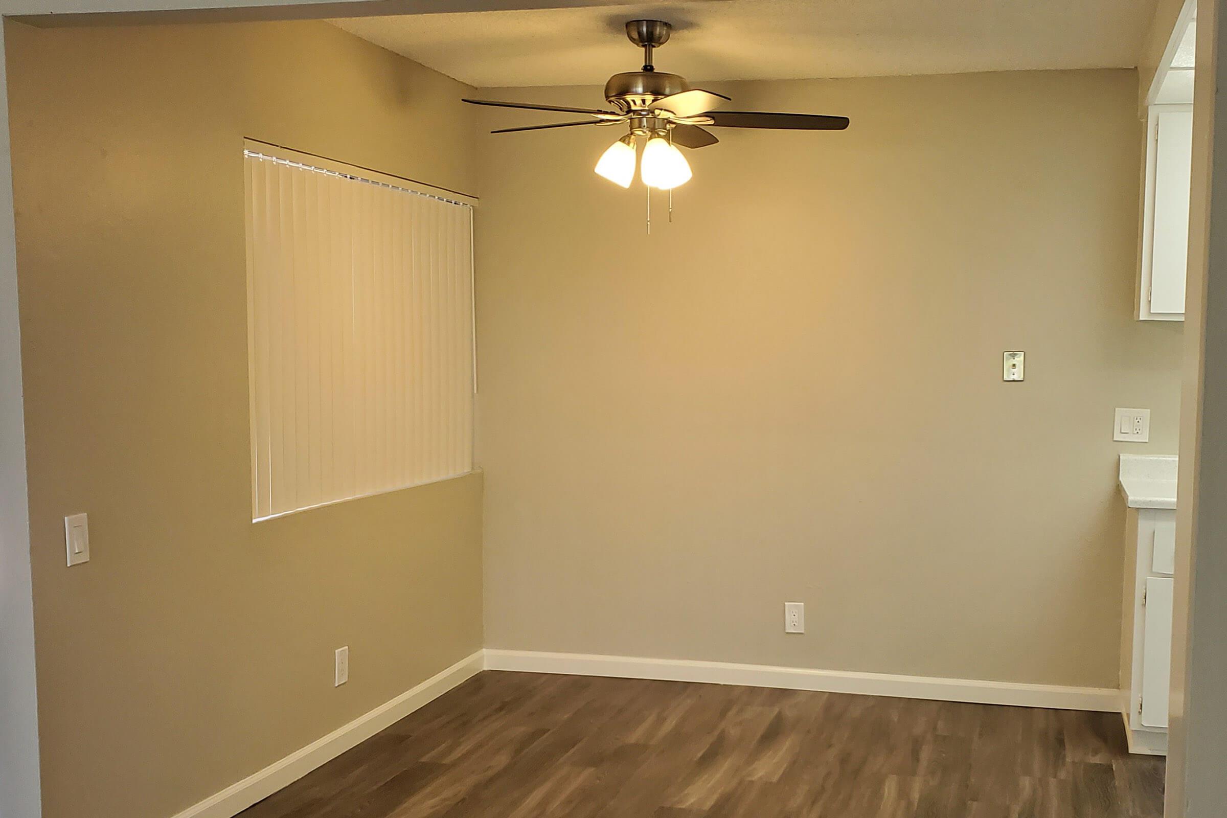 dining room with a ceiling fan