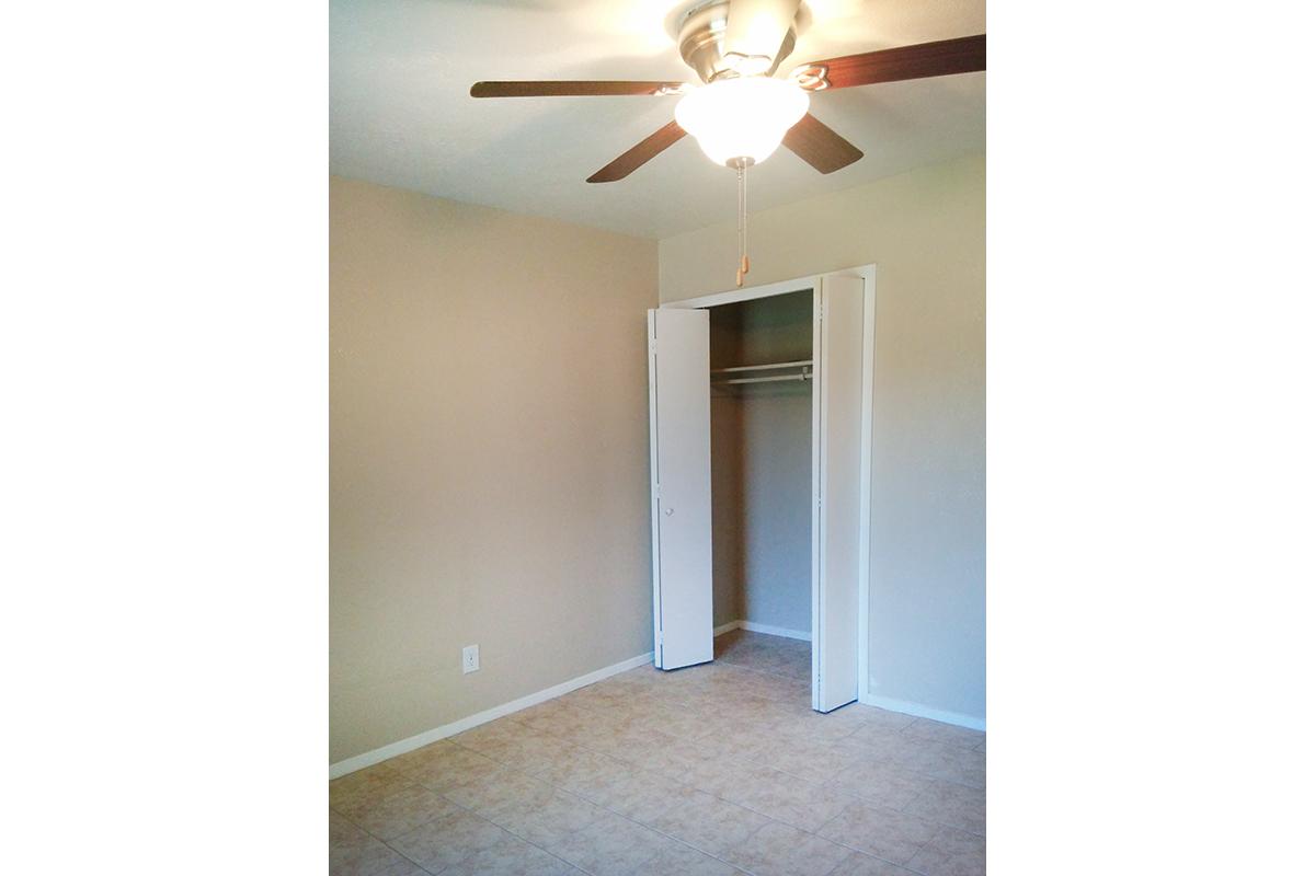 hall way bedroom closet 2.jpg
