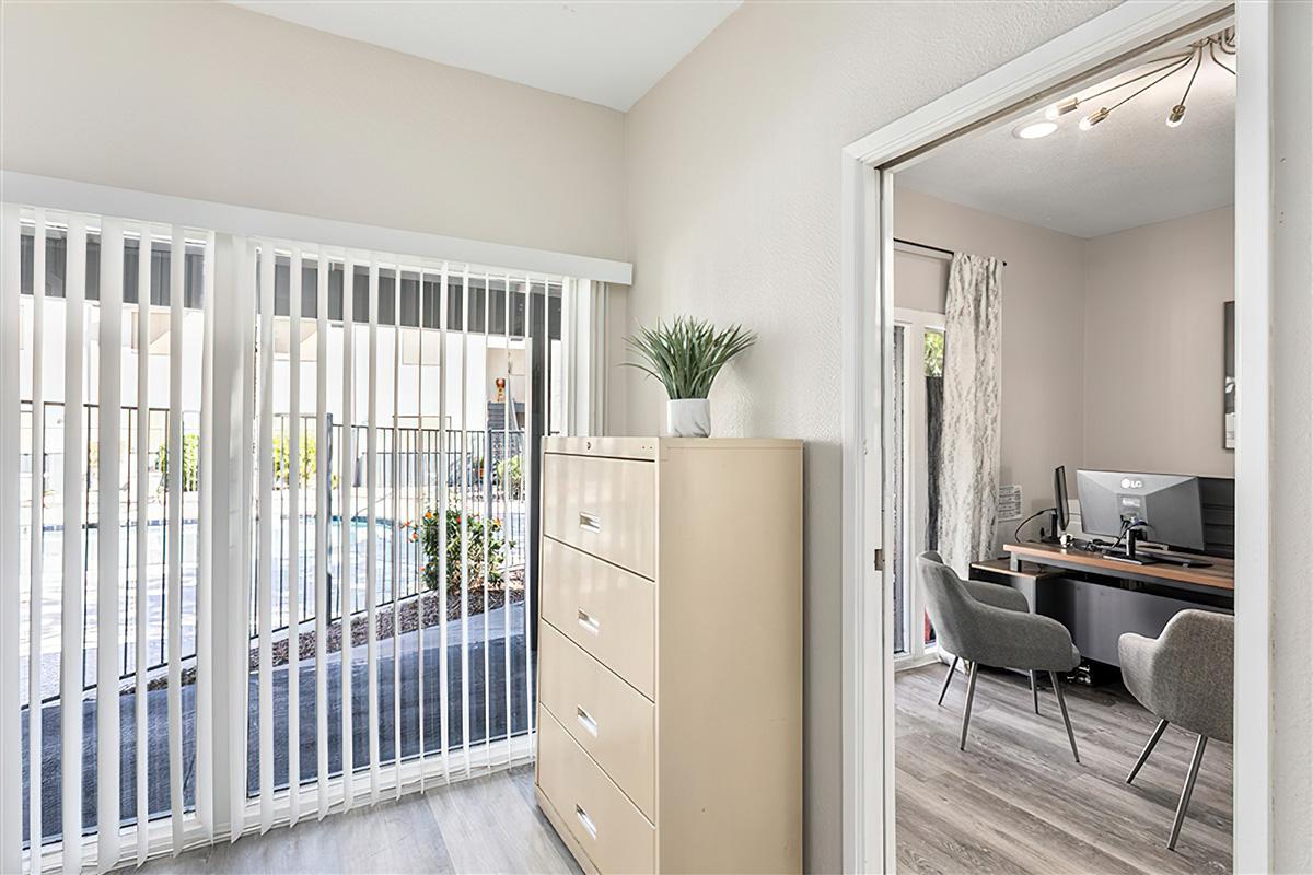 The leasing office at Rise at the Preserve with a desk and chairs. 