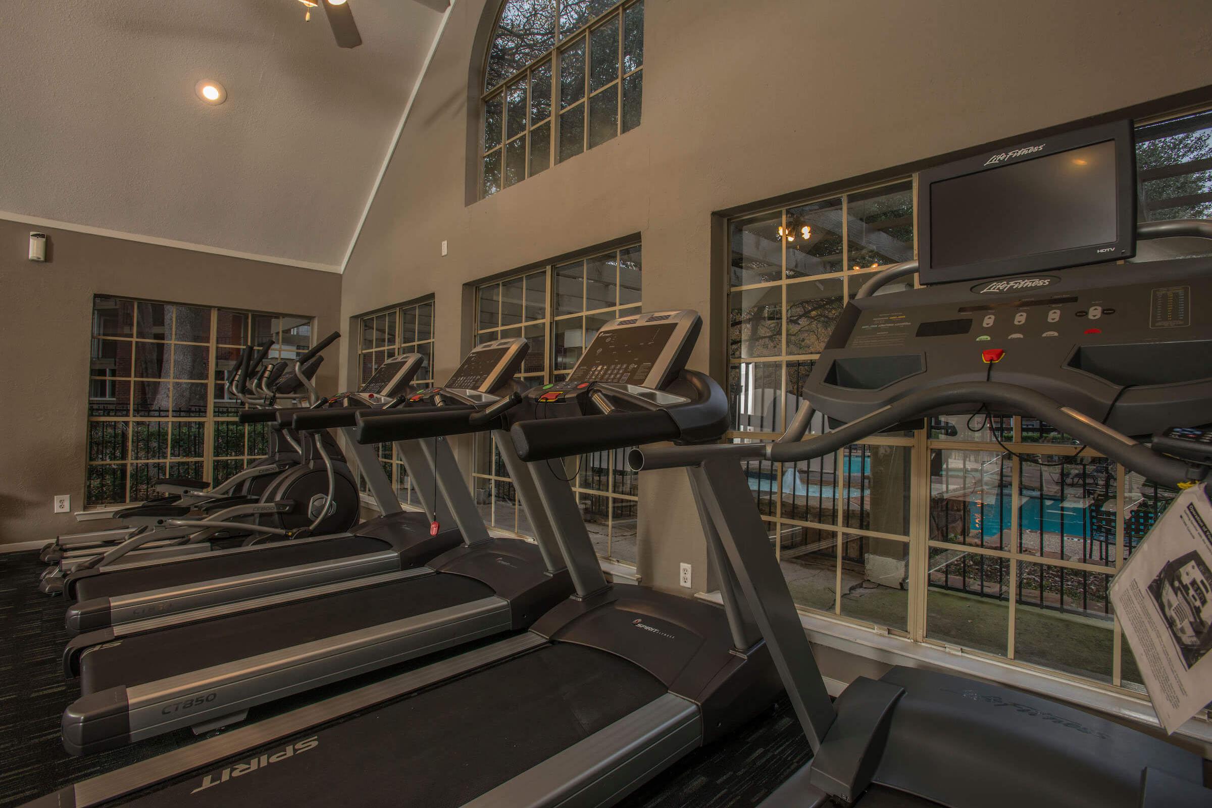 treadmills in the community gym