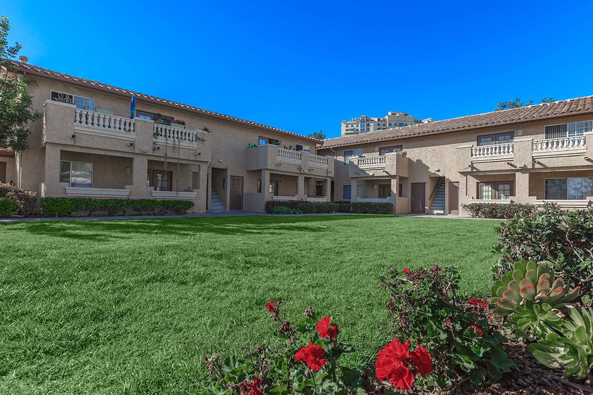 La Jolla Nobel community buildings with red roses