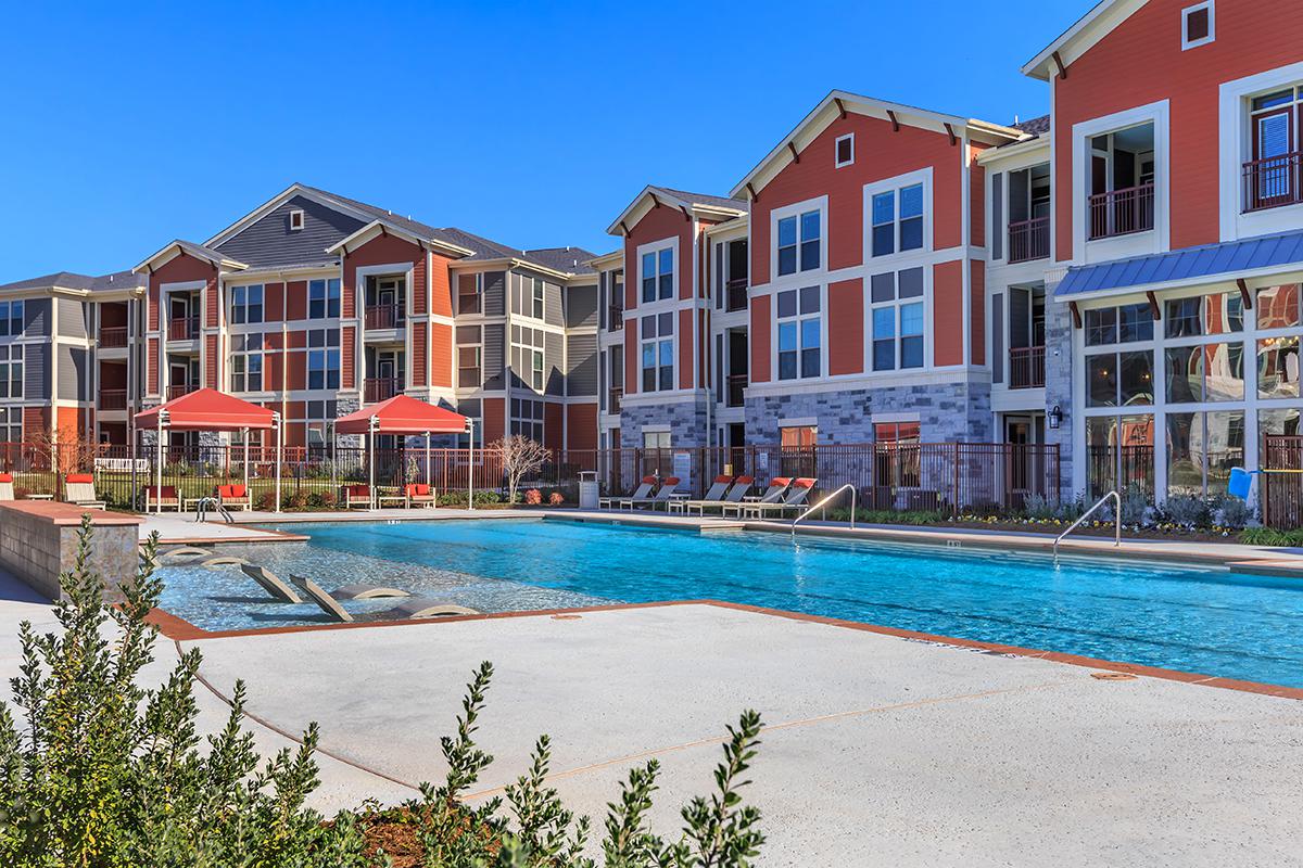 RESORT-STYLE SWIMMING POOL