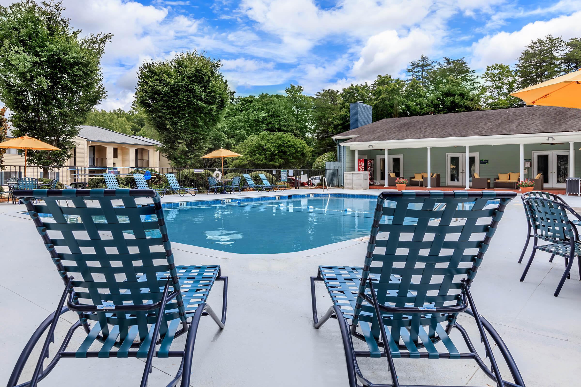 Furnished Sundeck and Free Poolside Wi-Fi - The Ivy Apartments - Greenville - South Carolina