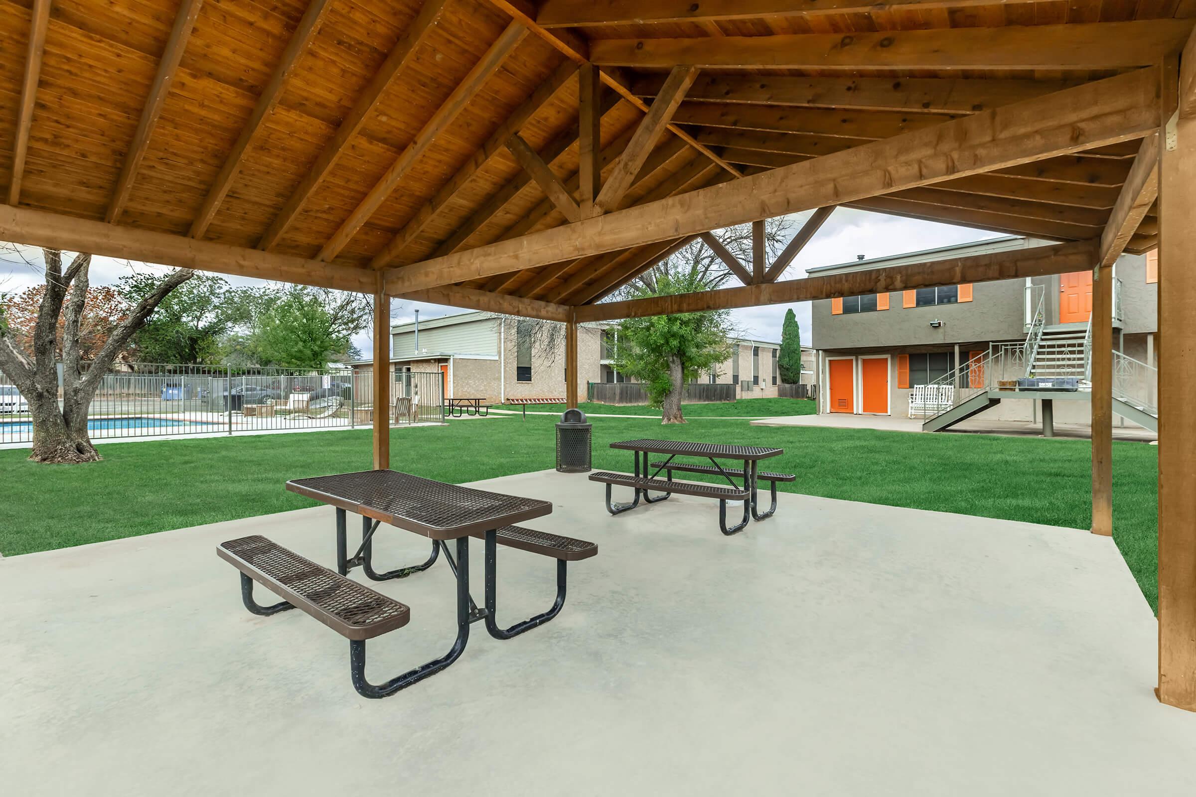 an empty park bench next to a building