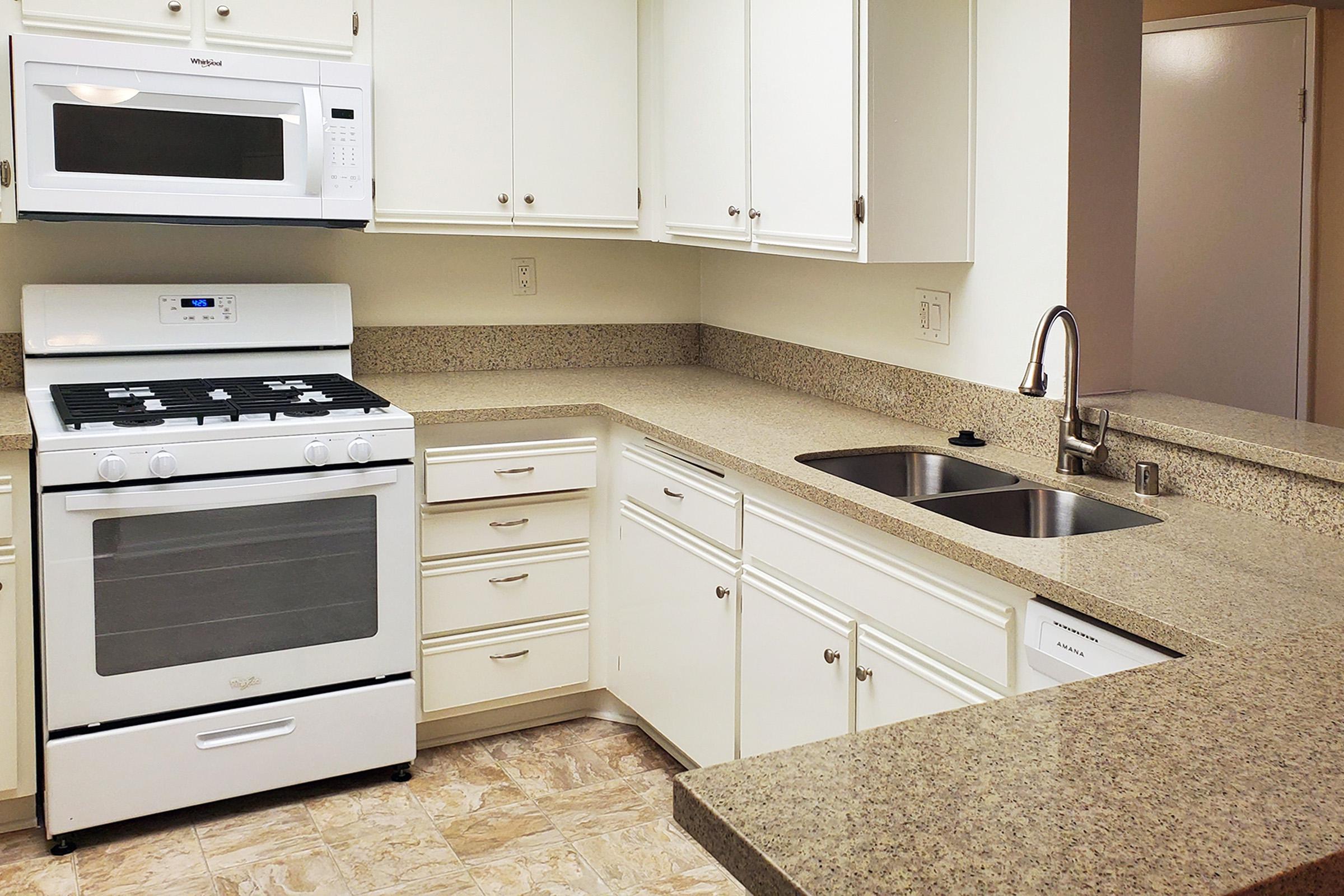 Kitchen 2.jpg