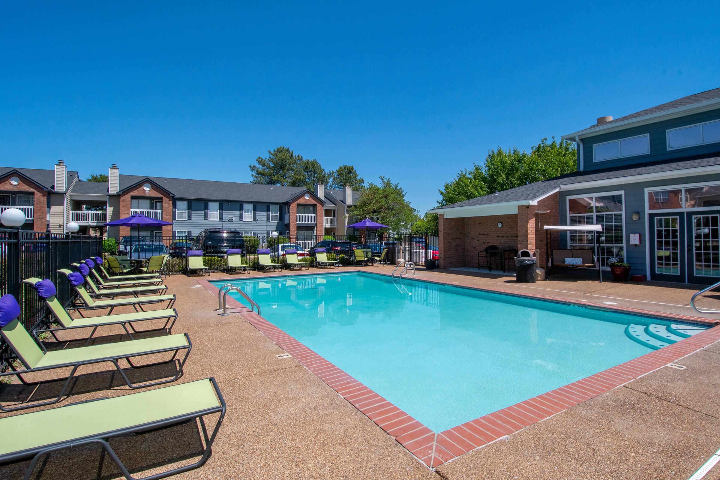 a pool outside of a building