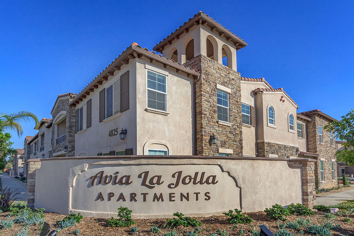 Avia La Jolla Apartments