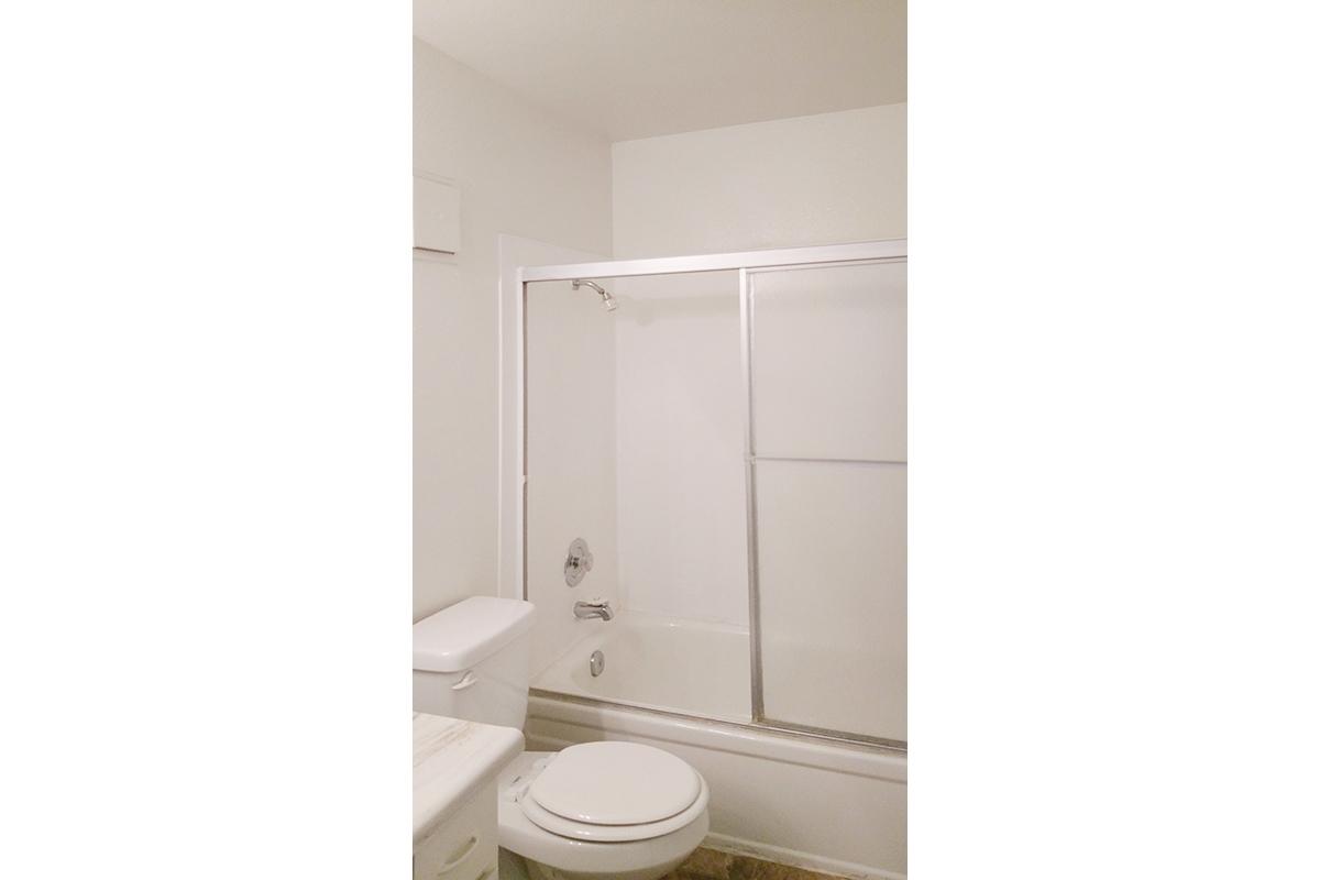 ELEGANT BATHROOMS AT WOODHAVEN APARTMENTS IN LAS VEGAS