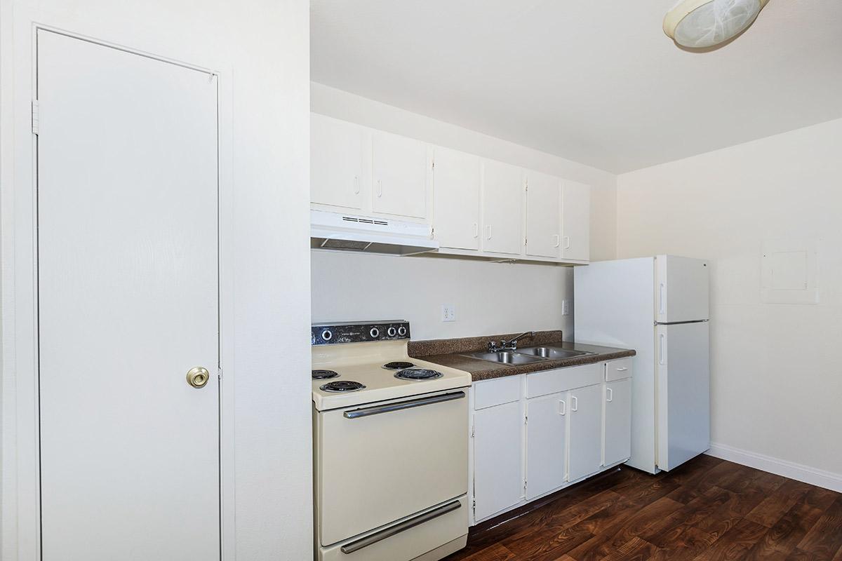 FULLY-EQUIPPED KITCHEN AT WOODHAVEN APARTMENTS IN LAS VEGAS