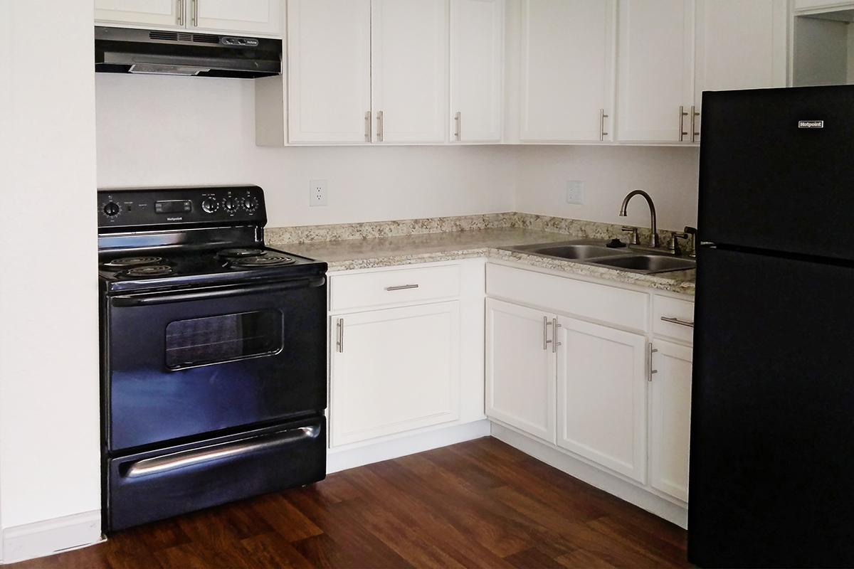 ELEGANT KITCHEN AT WOODHAVEN APARTMENTS IN LAS VEGAS