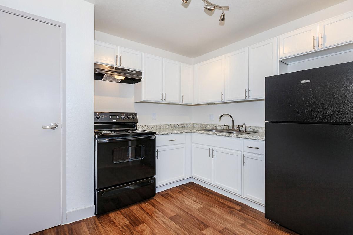 STYLISH KITCHEN AT WOODHAVEN APARTMENTS IN LAS VEGAS