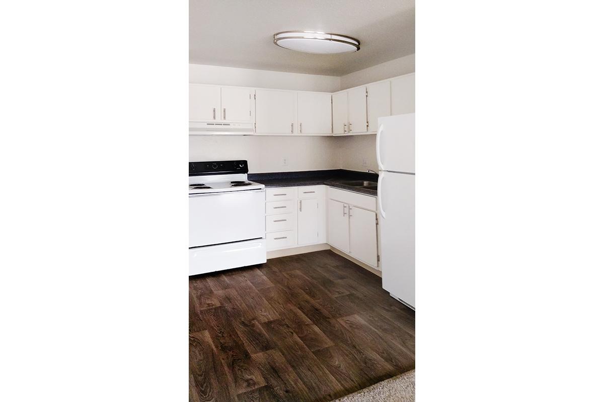 BEAUTIFUL KITCHEN WOODHAVEN APARTMENTS IN LAS VEGAS