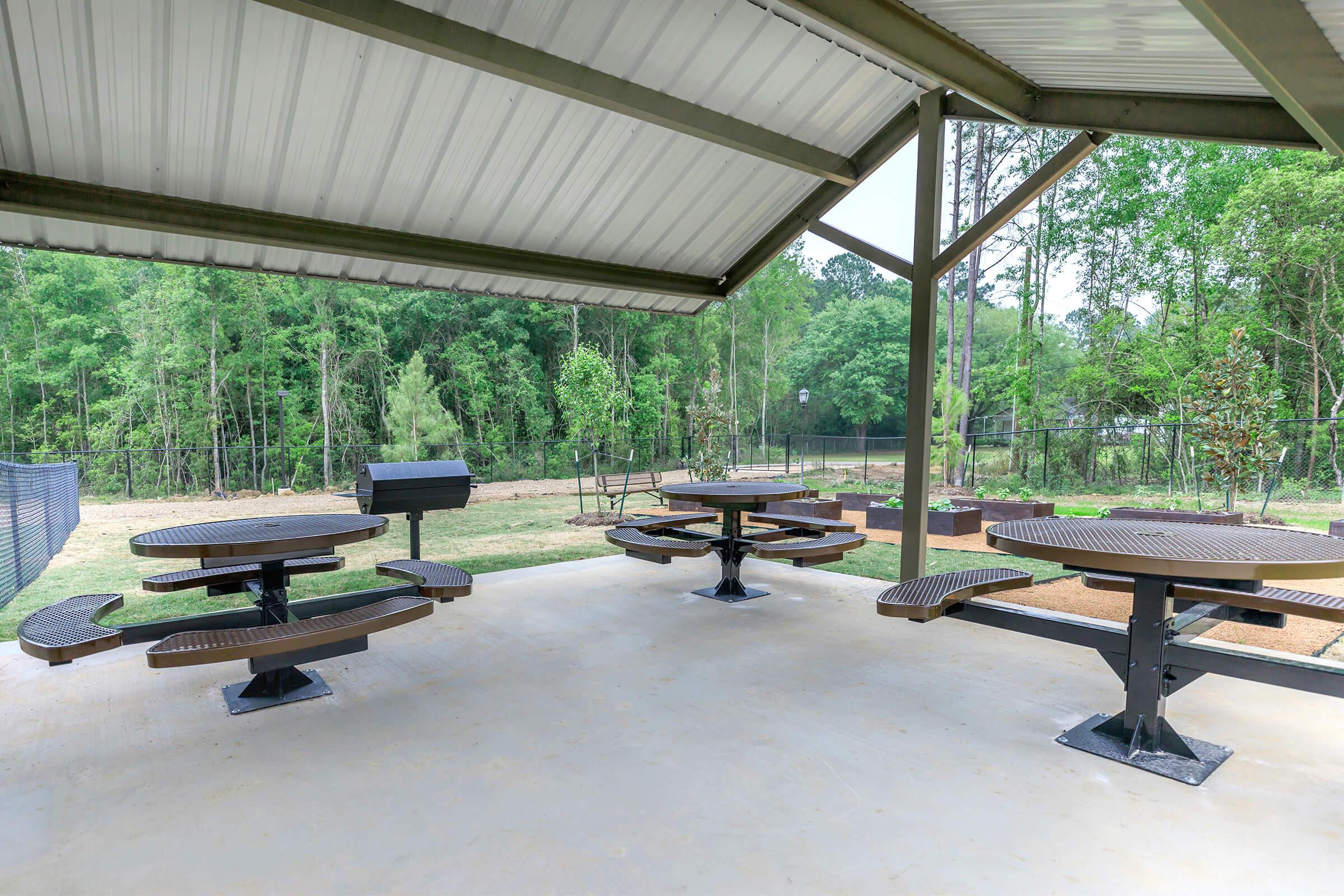 an empty park bench next to a building