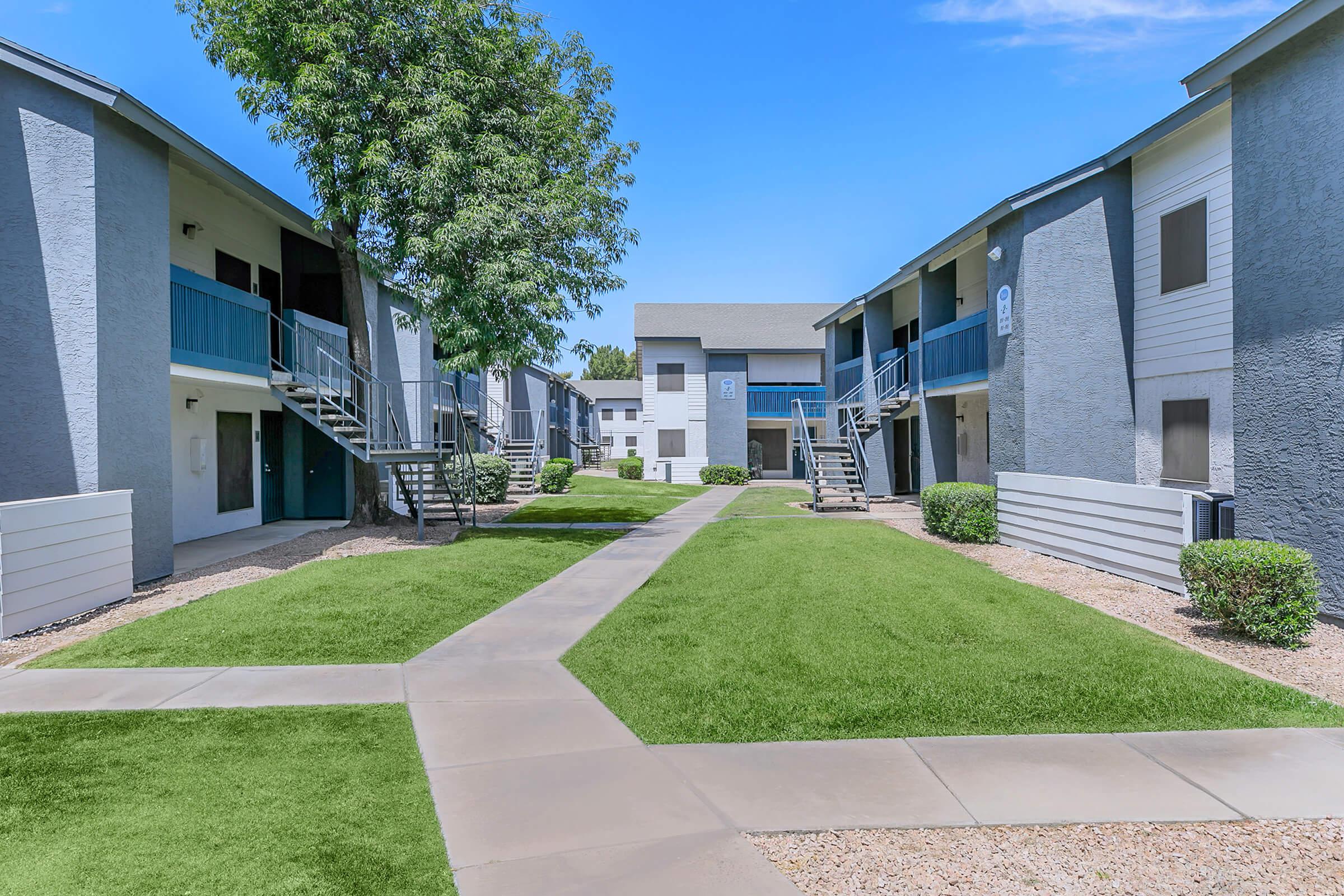 A landscaped pathway in between the apartments at Rise Northridge.