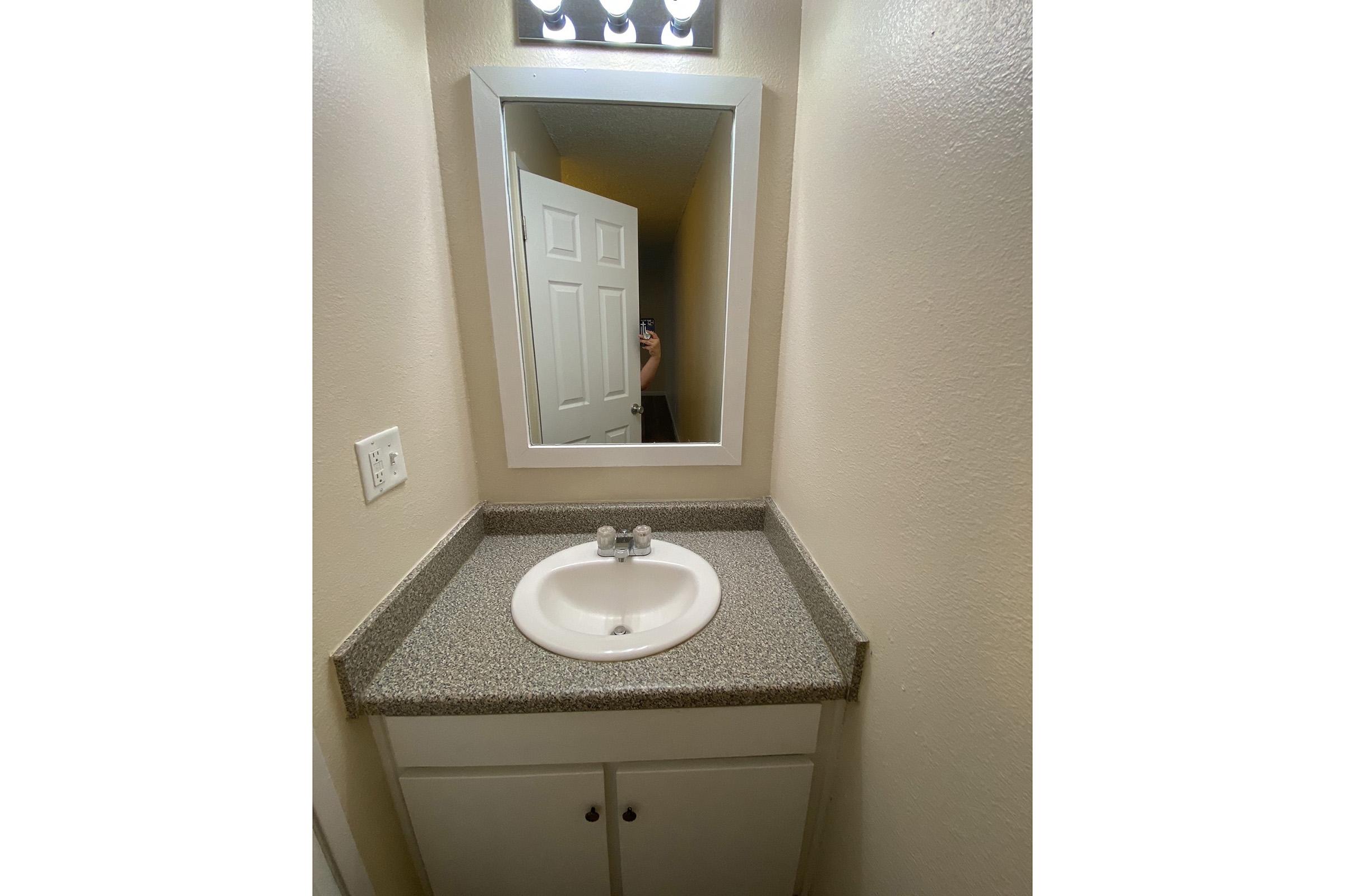 2nd bathroom vanity.jpeg