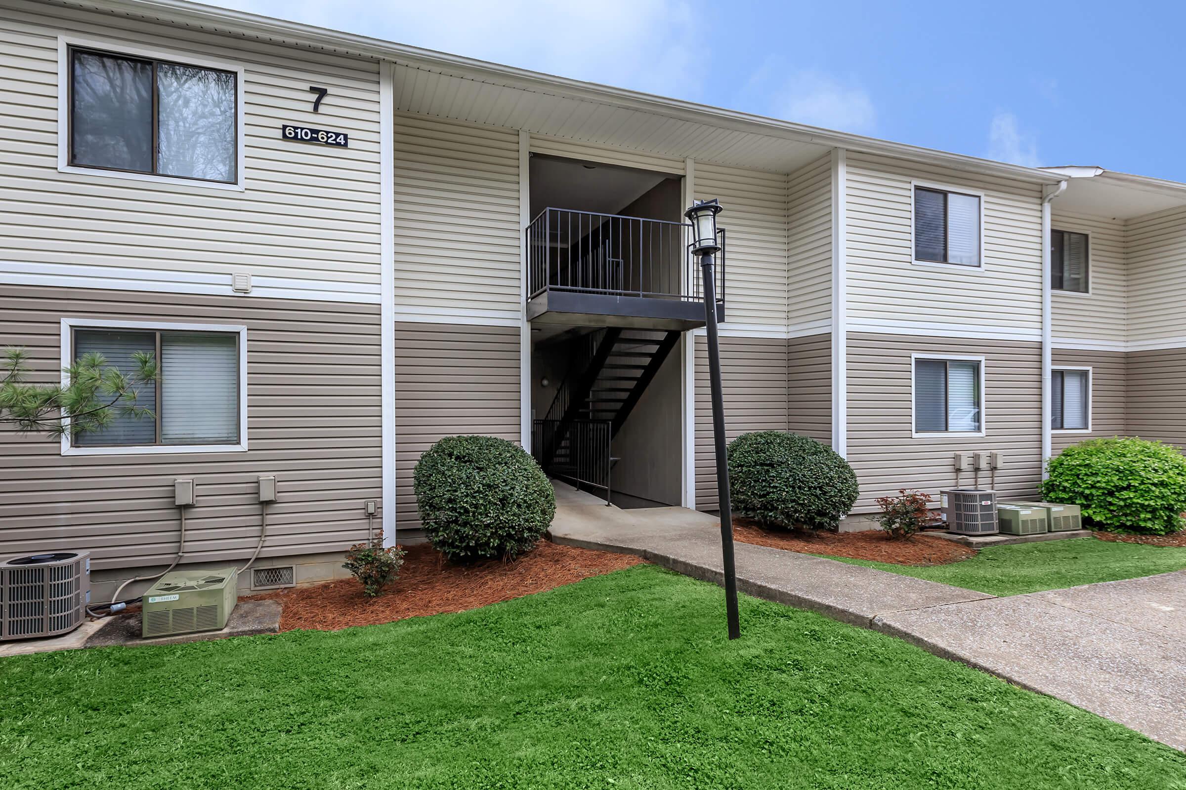 Start living here in Nashville, TN at Hickory View Apartments