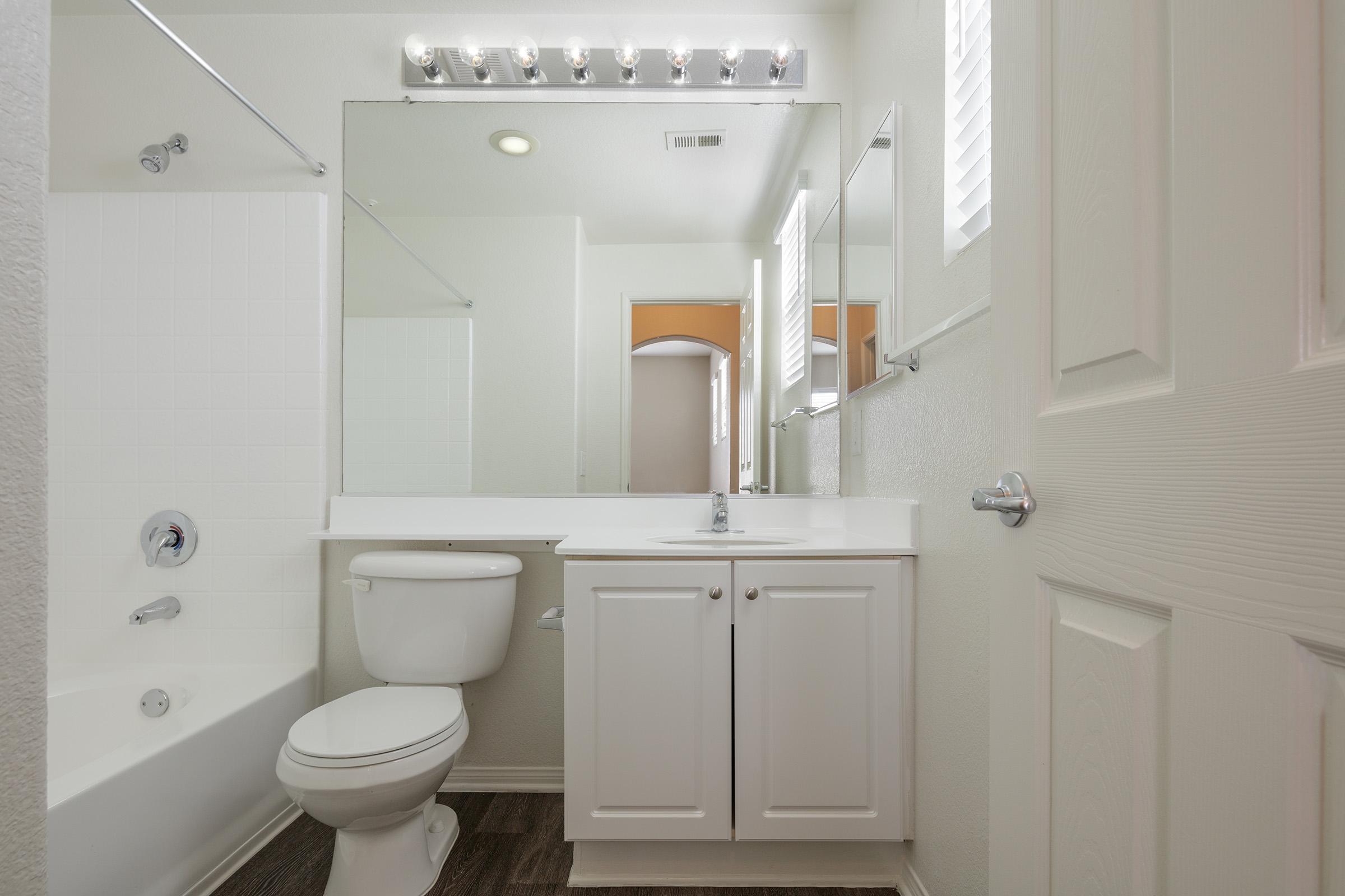 Modern Bathroom At Laurel Glen Apartment Homes