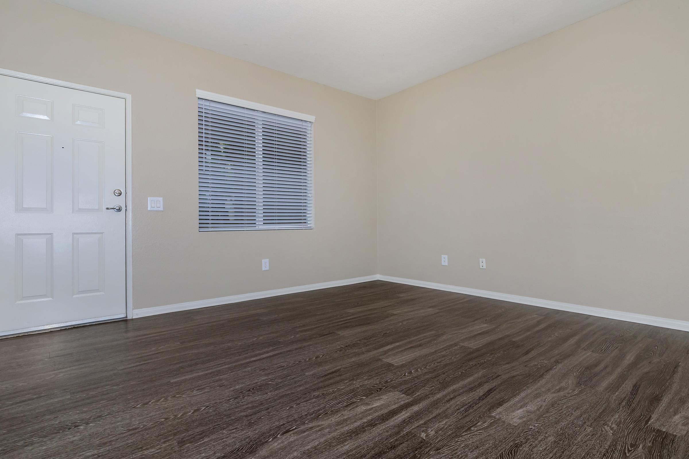 Laurel Glen Apartment Homes spacious living room