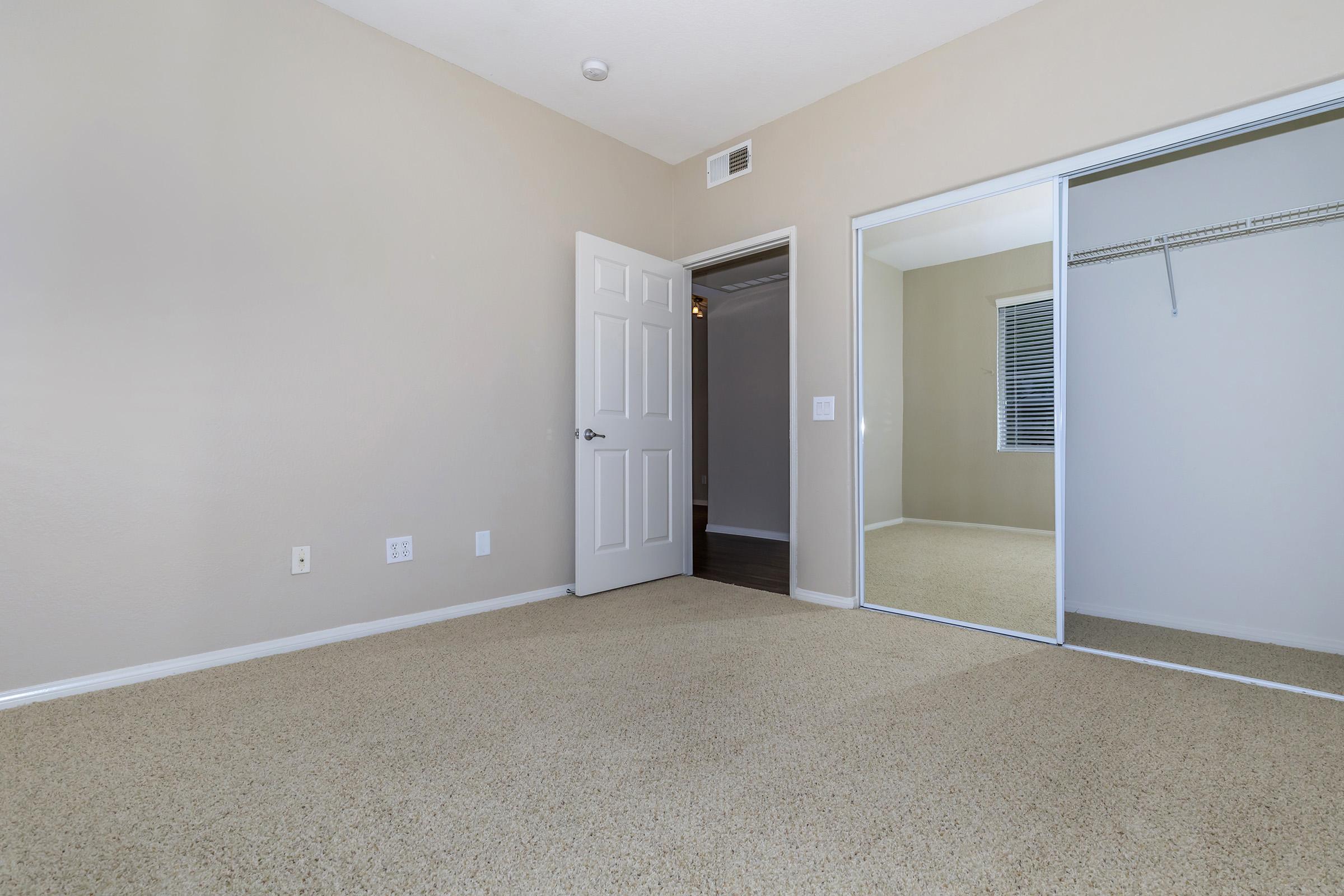 Mirrored Closets at Laurel Glen Apartment Homes