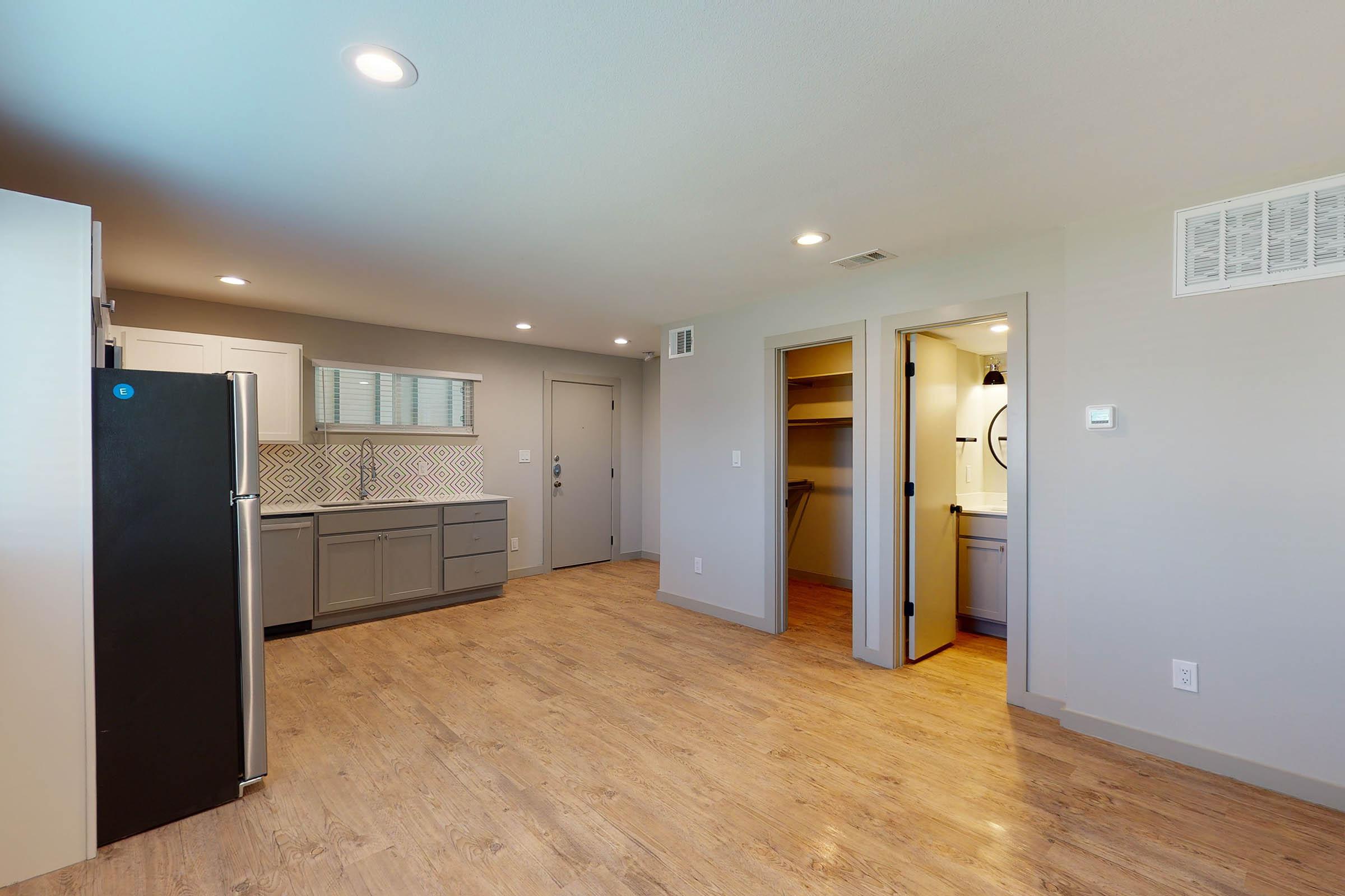 vacant apartment with open closet and bathroom doorq