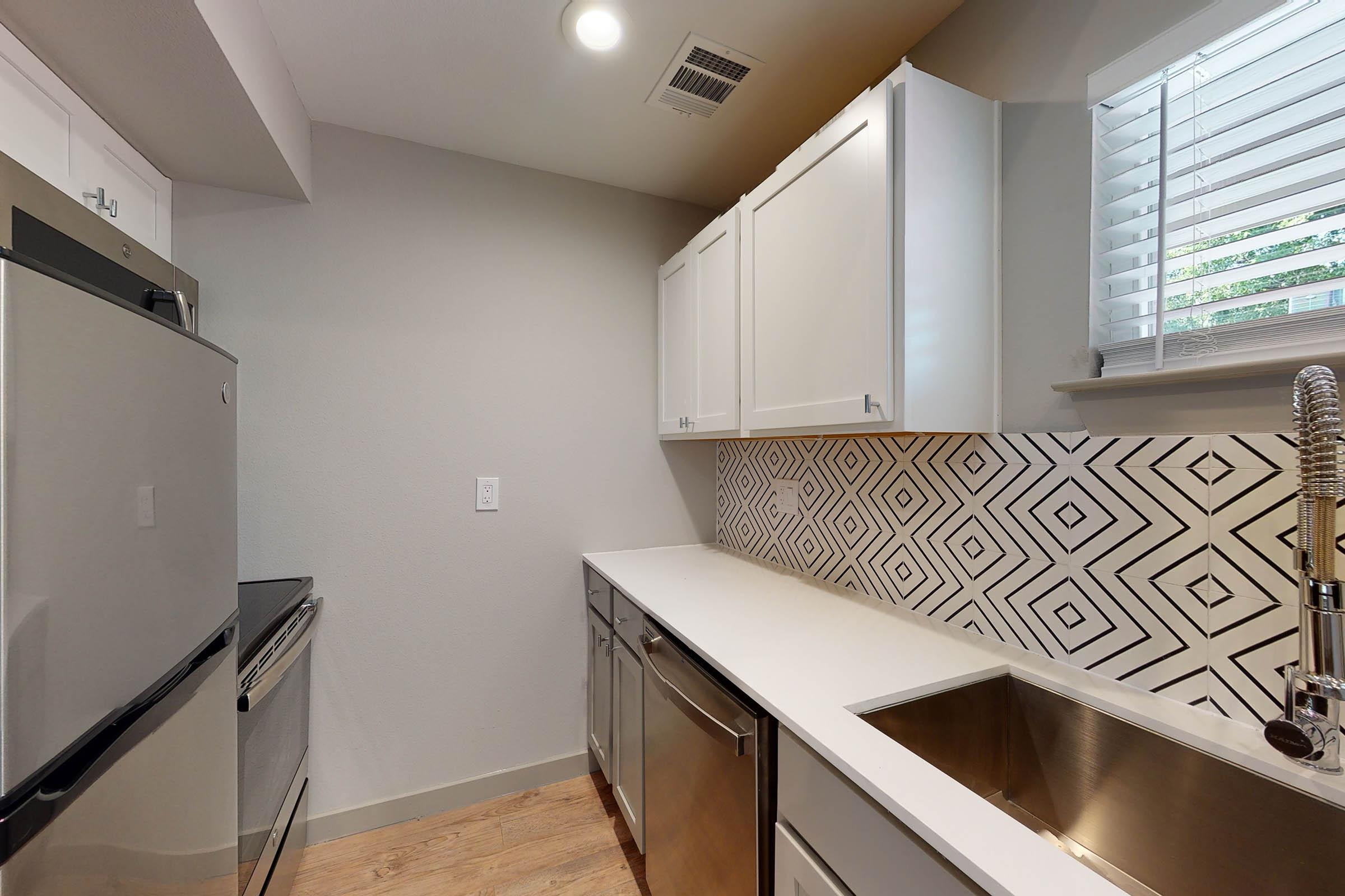 kitchen with black and white backsplash