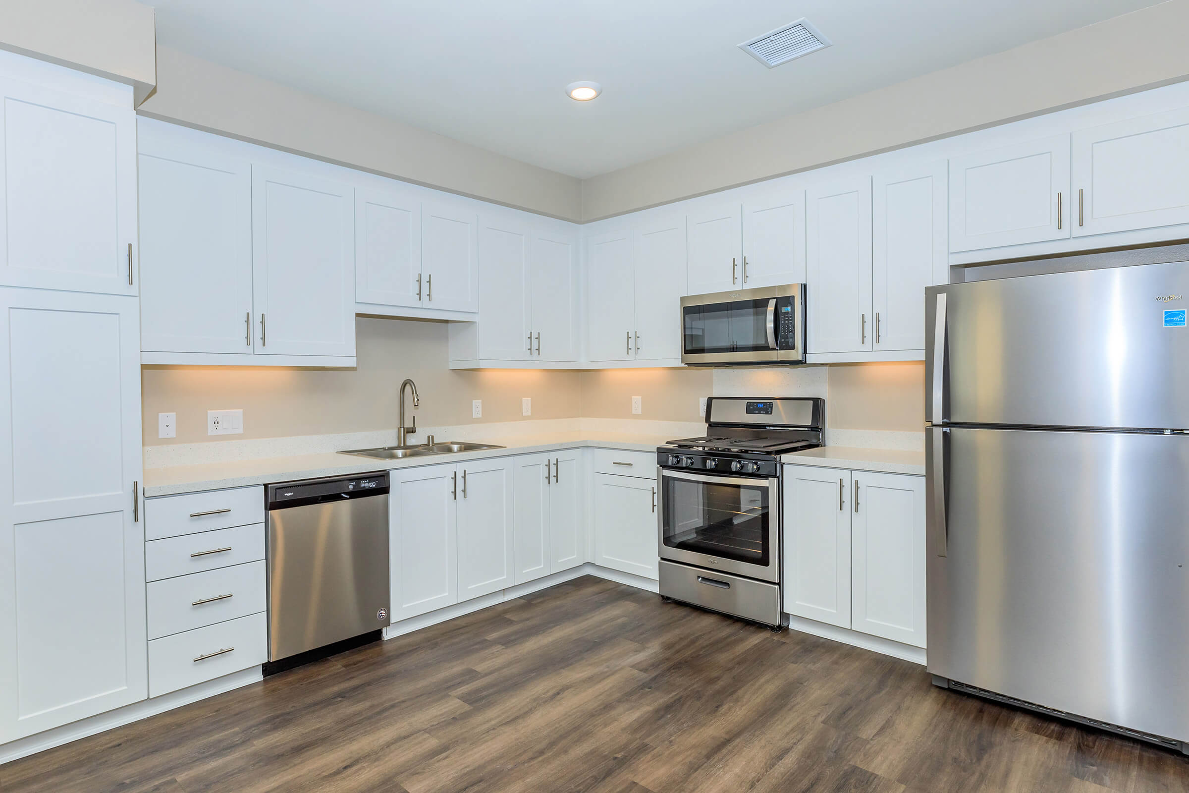 Los Alamitos Luxury Apartments - Amenities