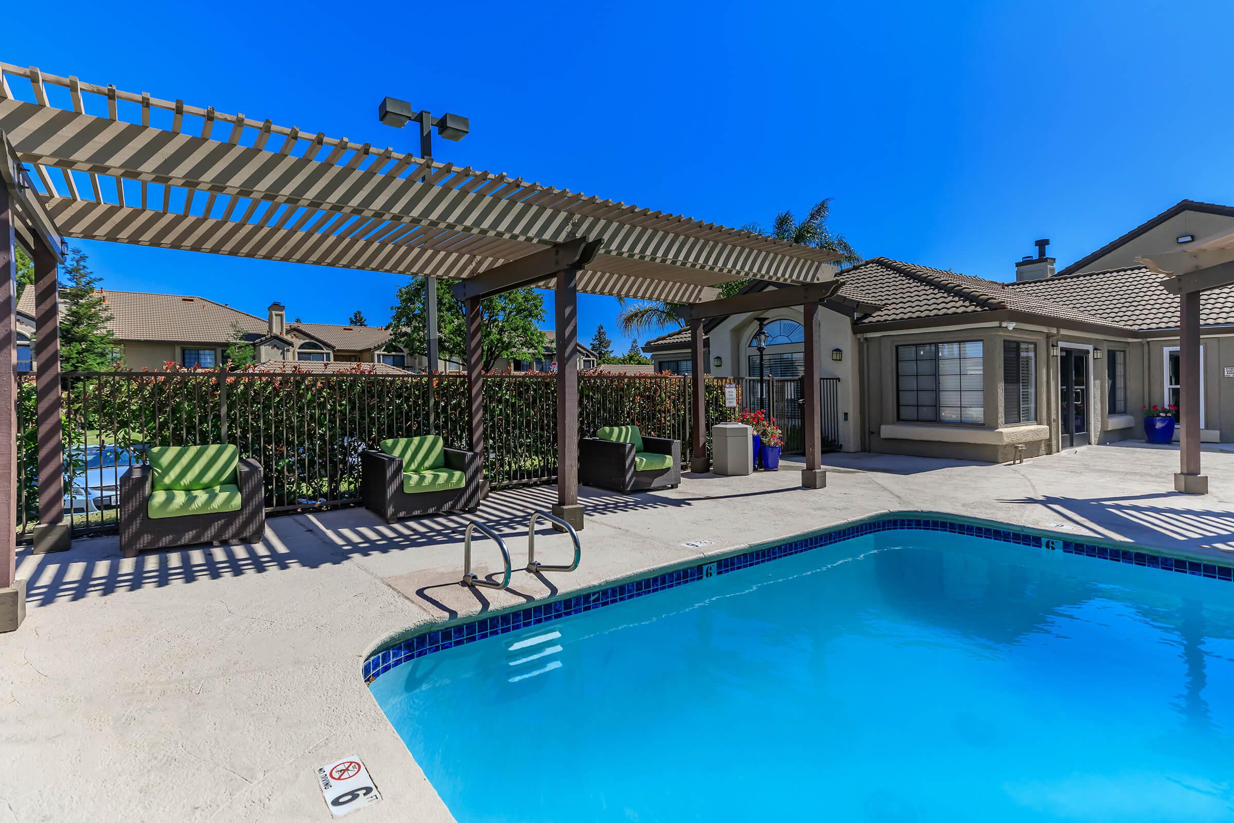 a group of lawn chairs sitting on top of a swimming pool