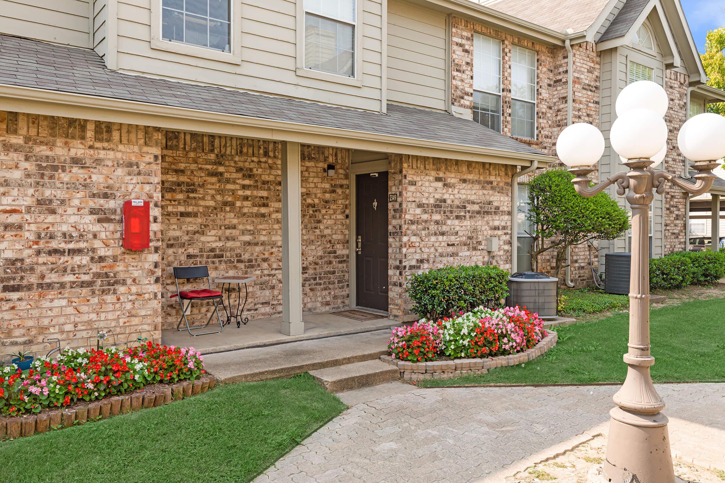 WELCOME TO THE PET-FRIENDLY PLANO PARK TOWNHOMES IN PLANO, TEXAS