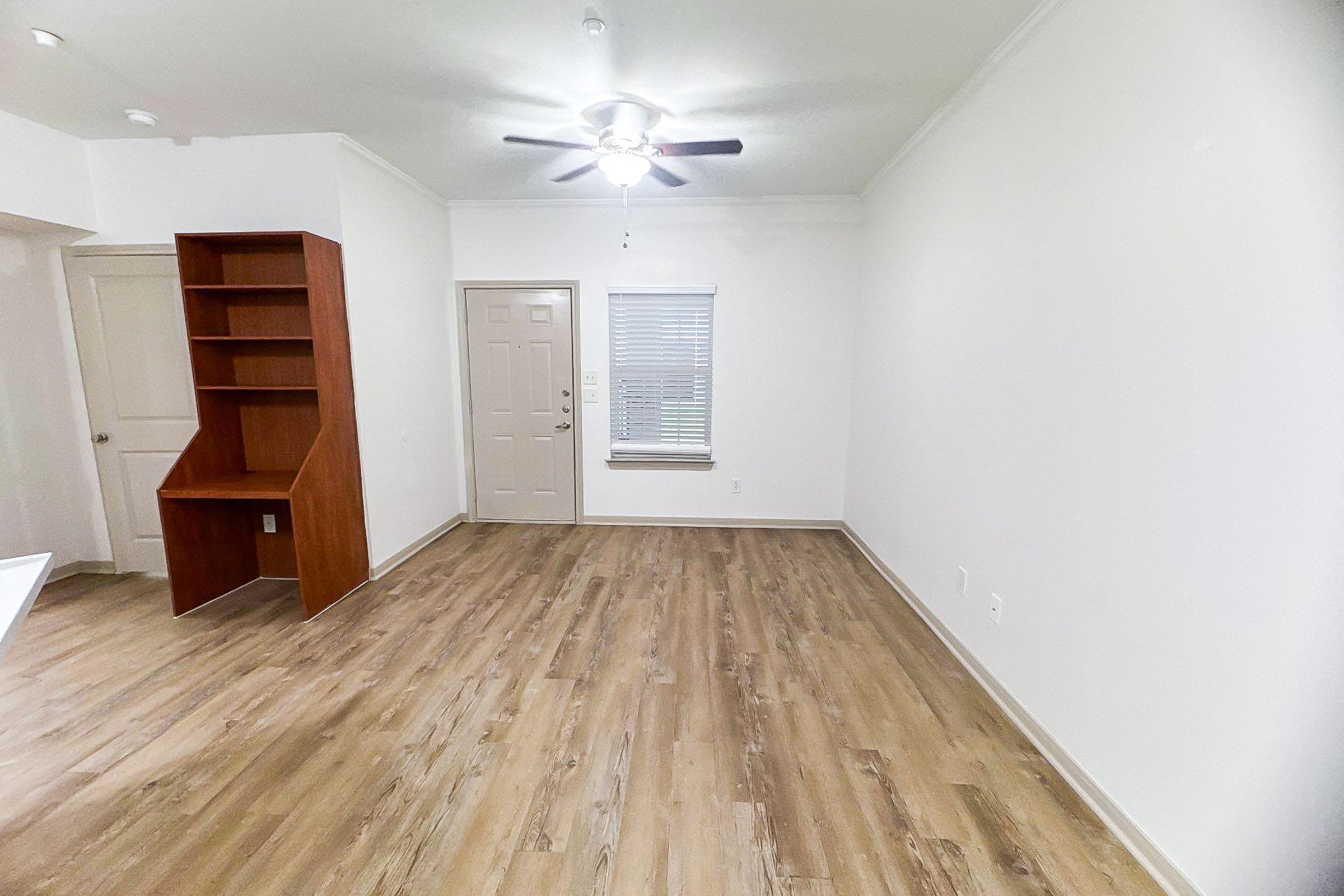 Large Living room with Ceiling Fan