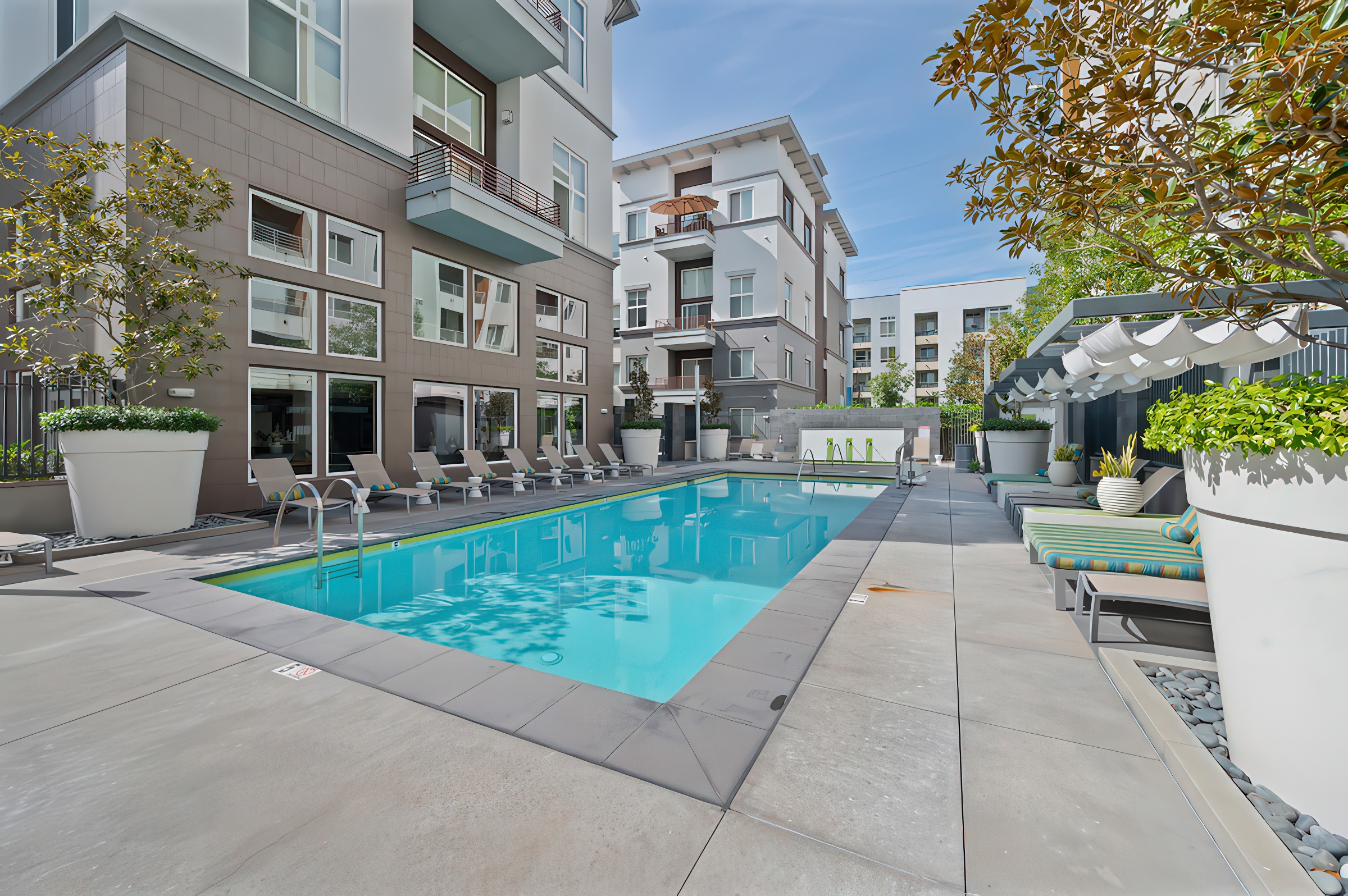 apartment community swimming pool