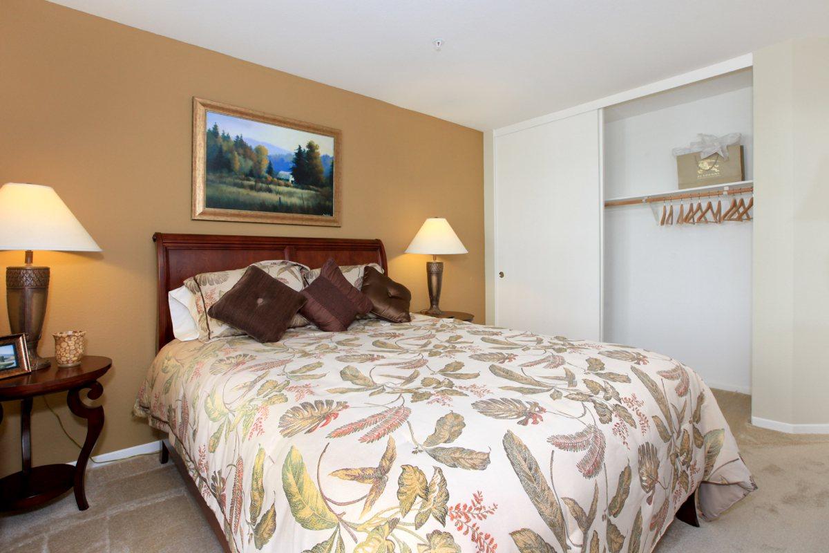 a bedroom with a bed in a hotel room