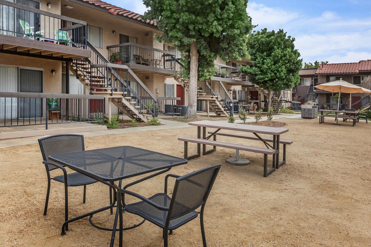 a group of lawn chairs sitting on top of a wooden table