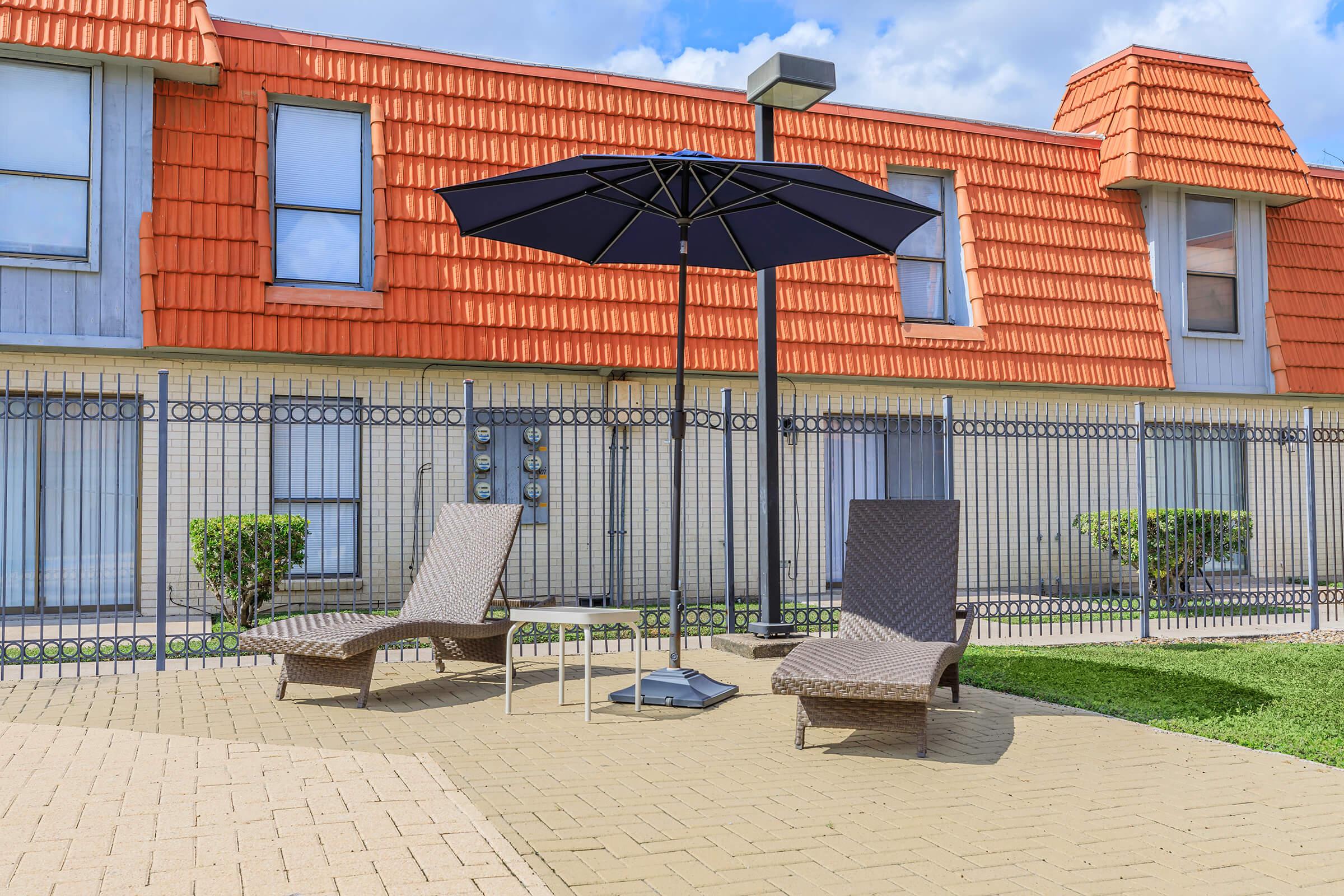 a couple of lawn chairs sitting on top of a brick building