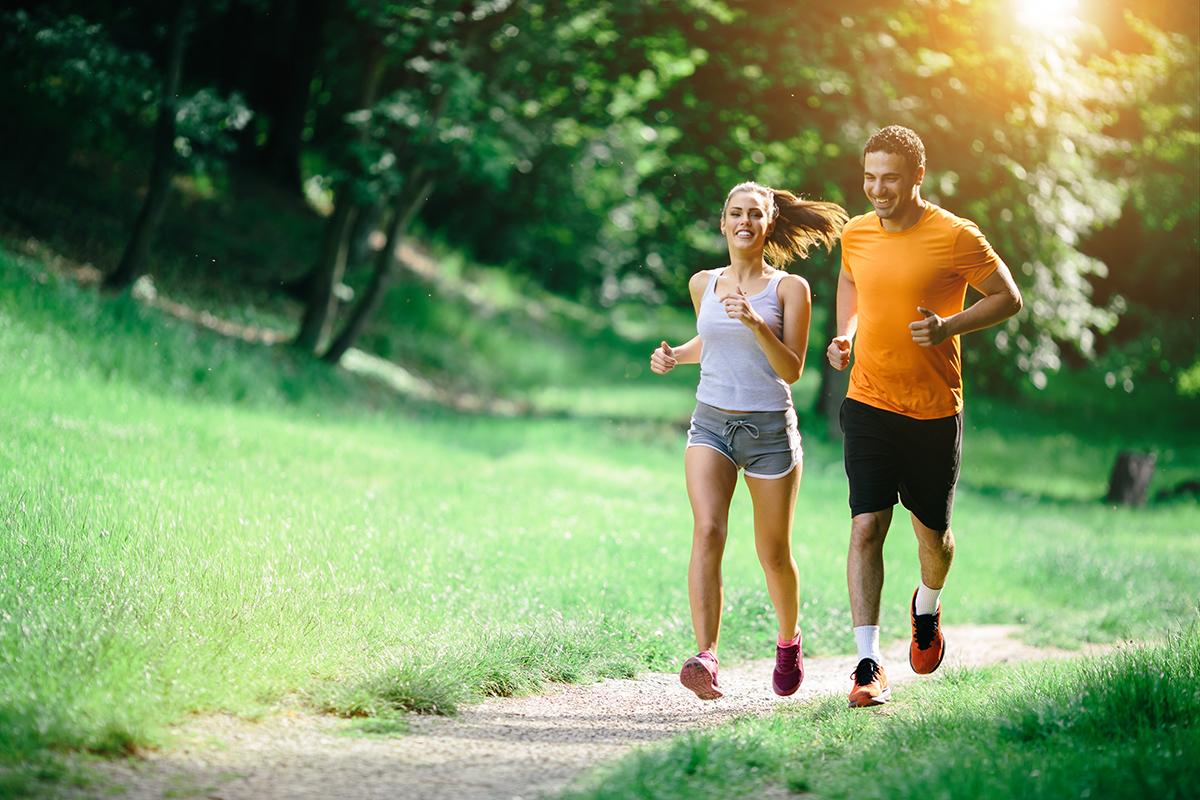 amenities-exterior-couple jogging.jpg