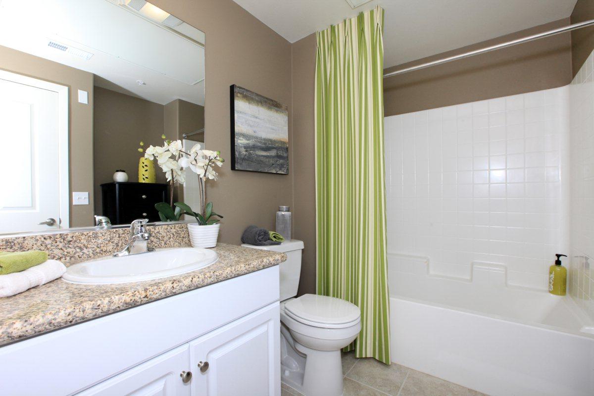 Bathroom with a green shower curatin