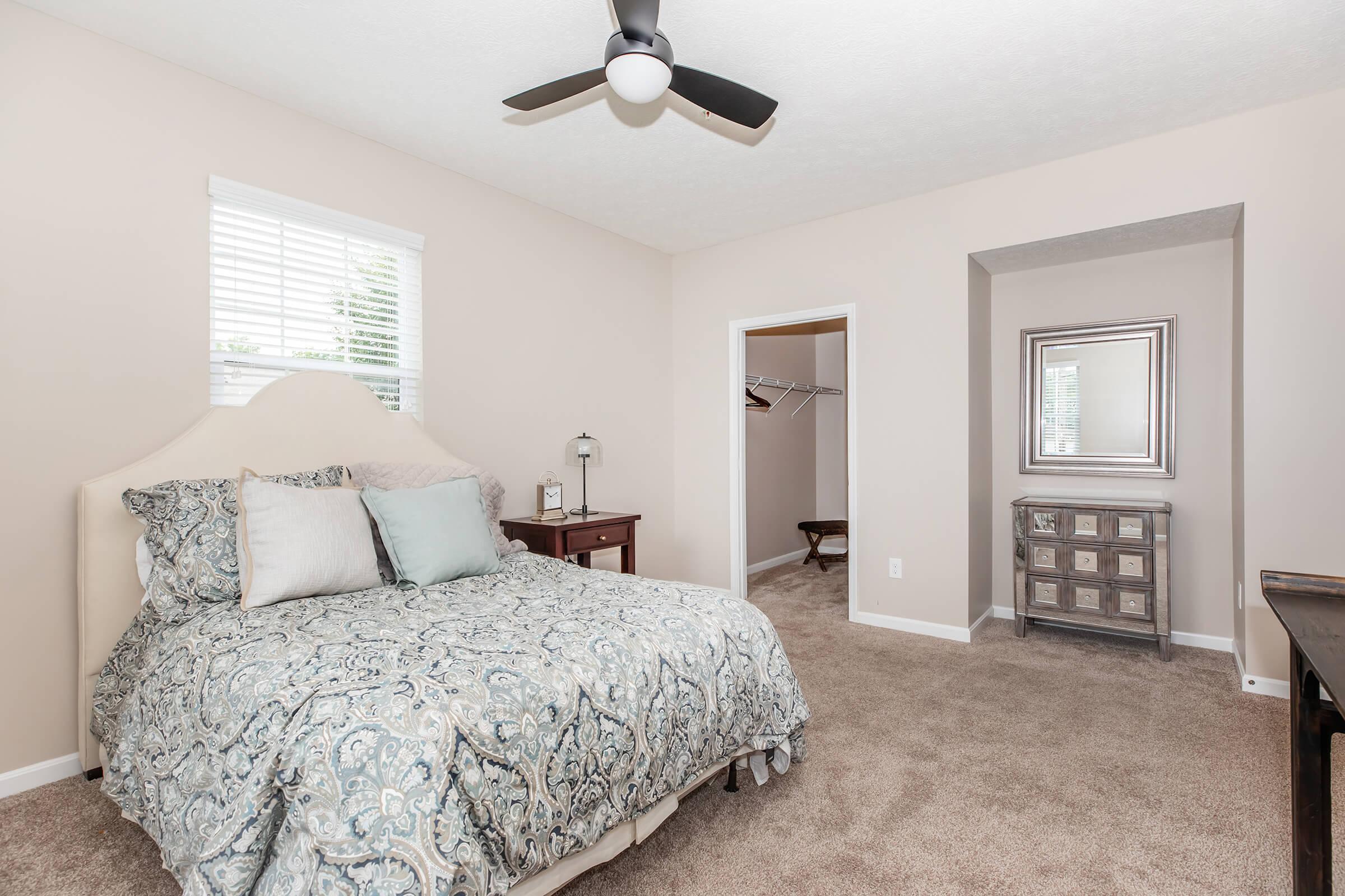 a bedroom with a bed in a hotel room