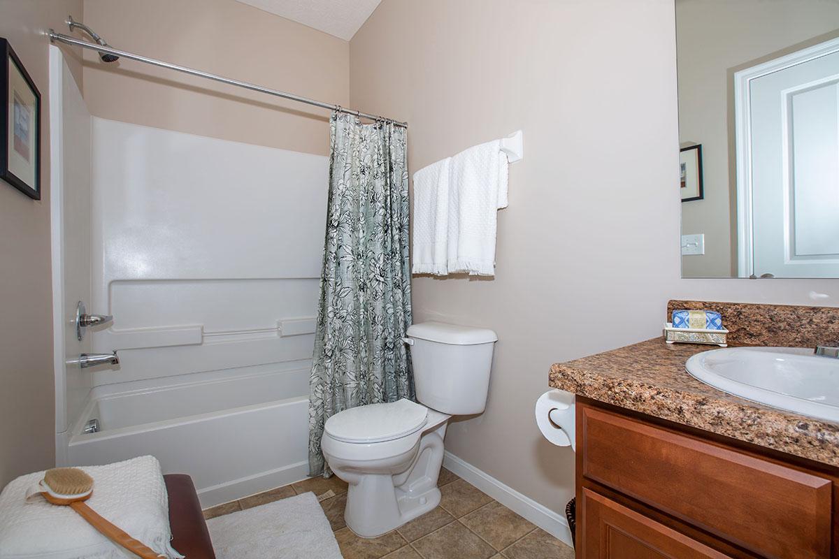 06a Bathroom.jpg