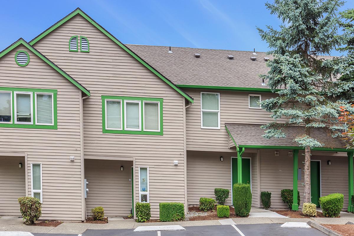 Emerald Court Apartments in Des Moines WA