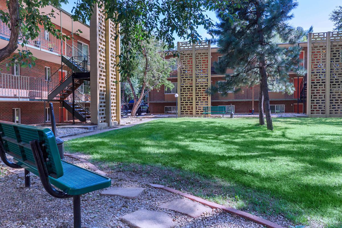 a couple of lawn chairs sitting on top of a bench