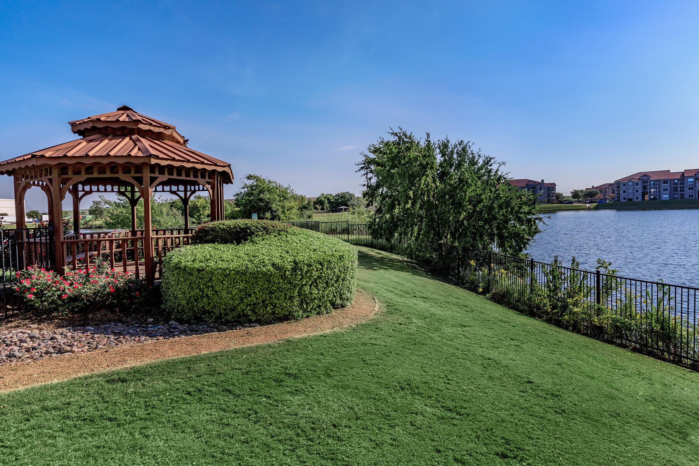 Gallery - Lakepointe Residences in Lewisville, TX