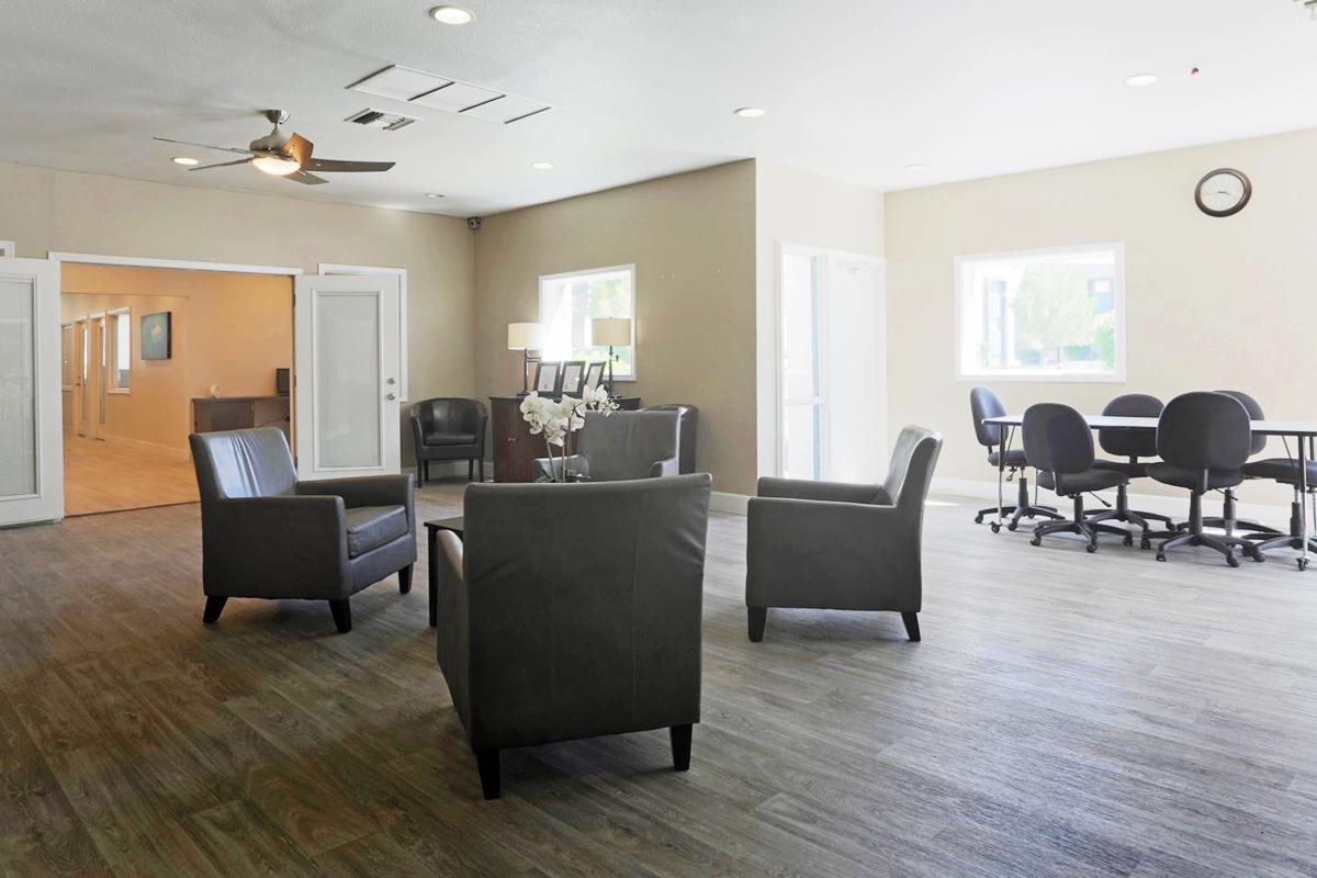yardz-on-kolb-tucson-az-interior-photo3.jpg