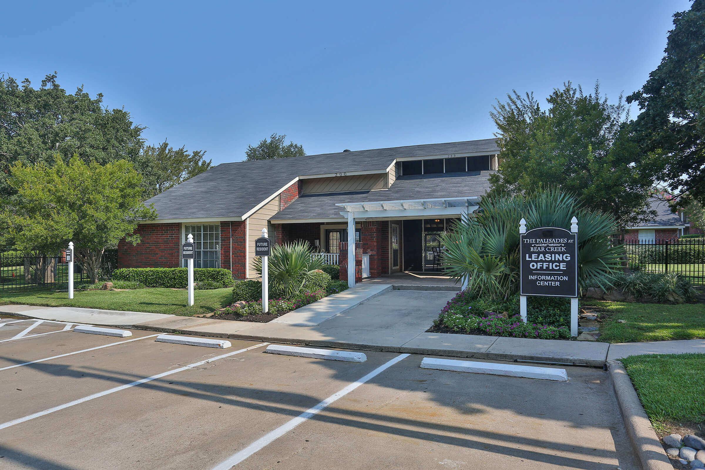 Palisades at Bear Creek Apartments in Euless, TX