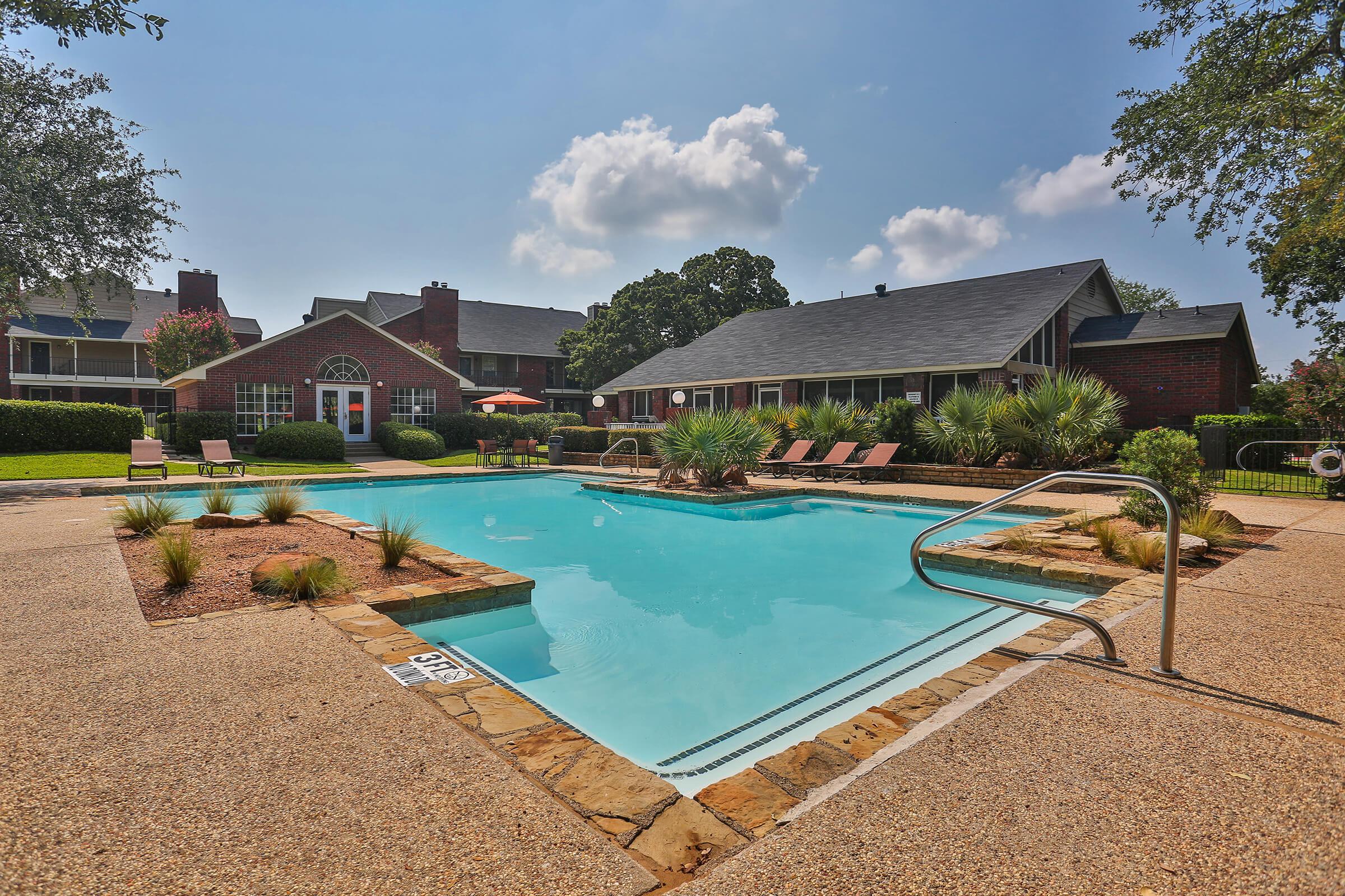 Palisades at Bear Creek Apartments in Euless, TX