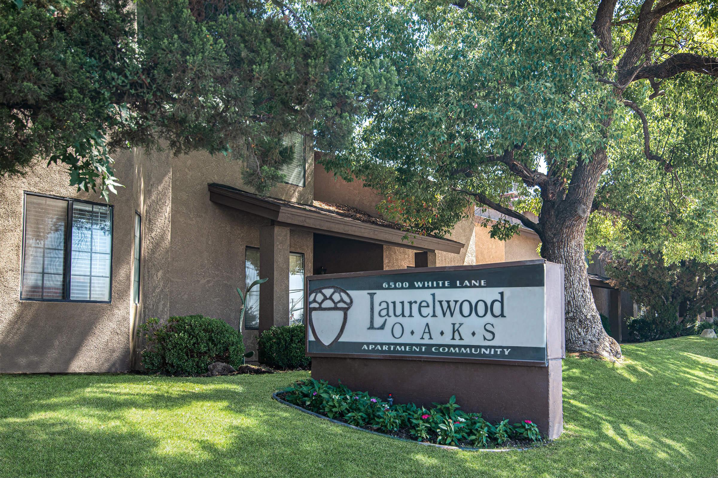 Laurelwood Oaks monument sign