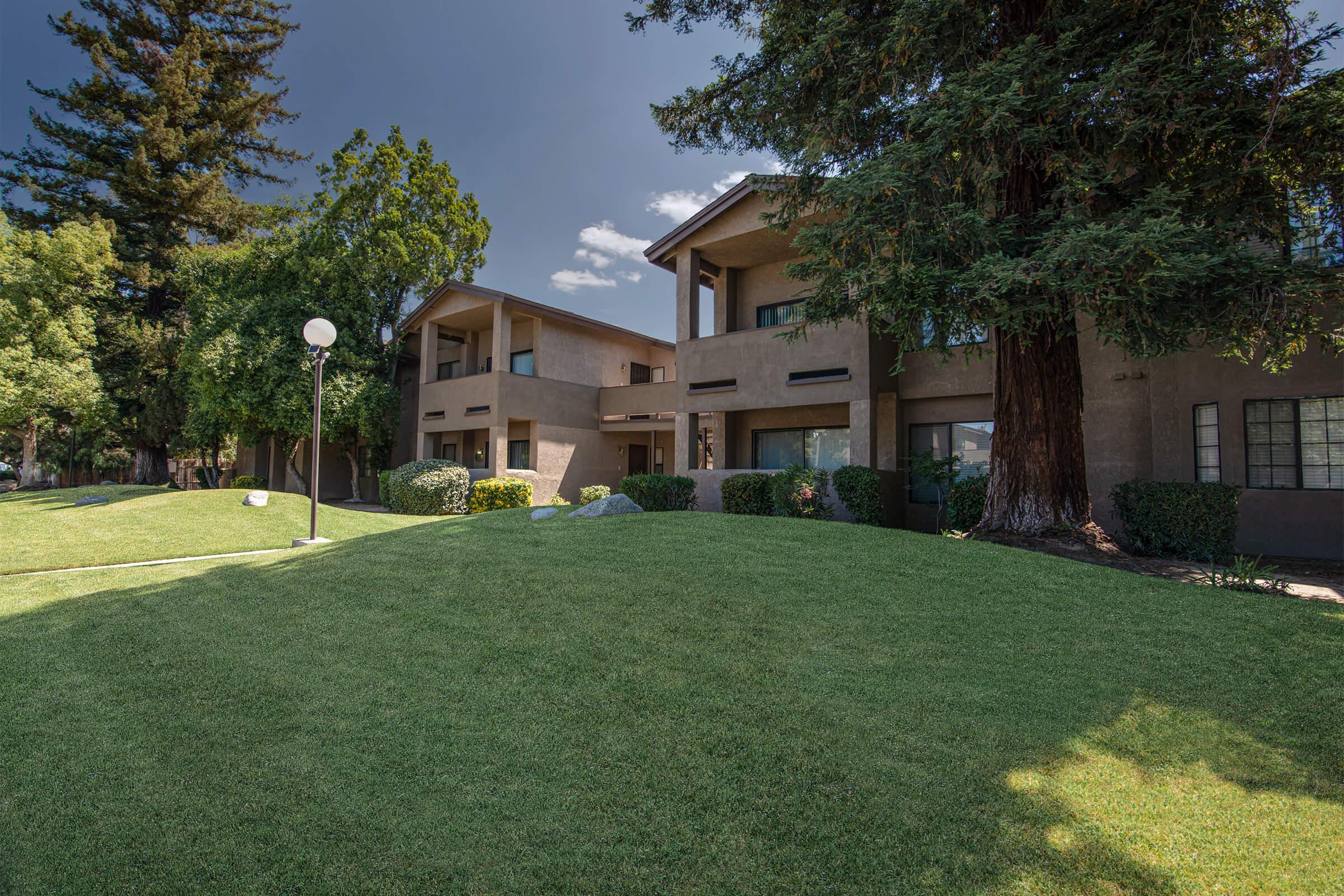 Laurelwood Oaks community building with green trees