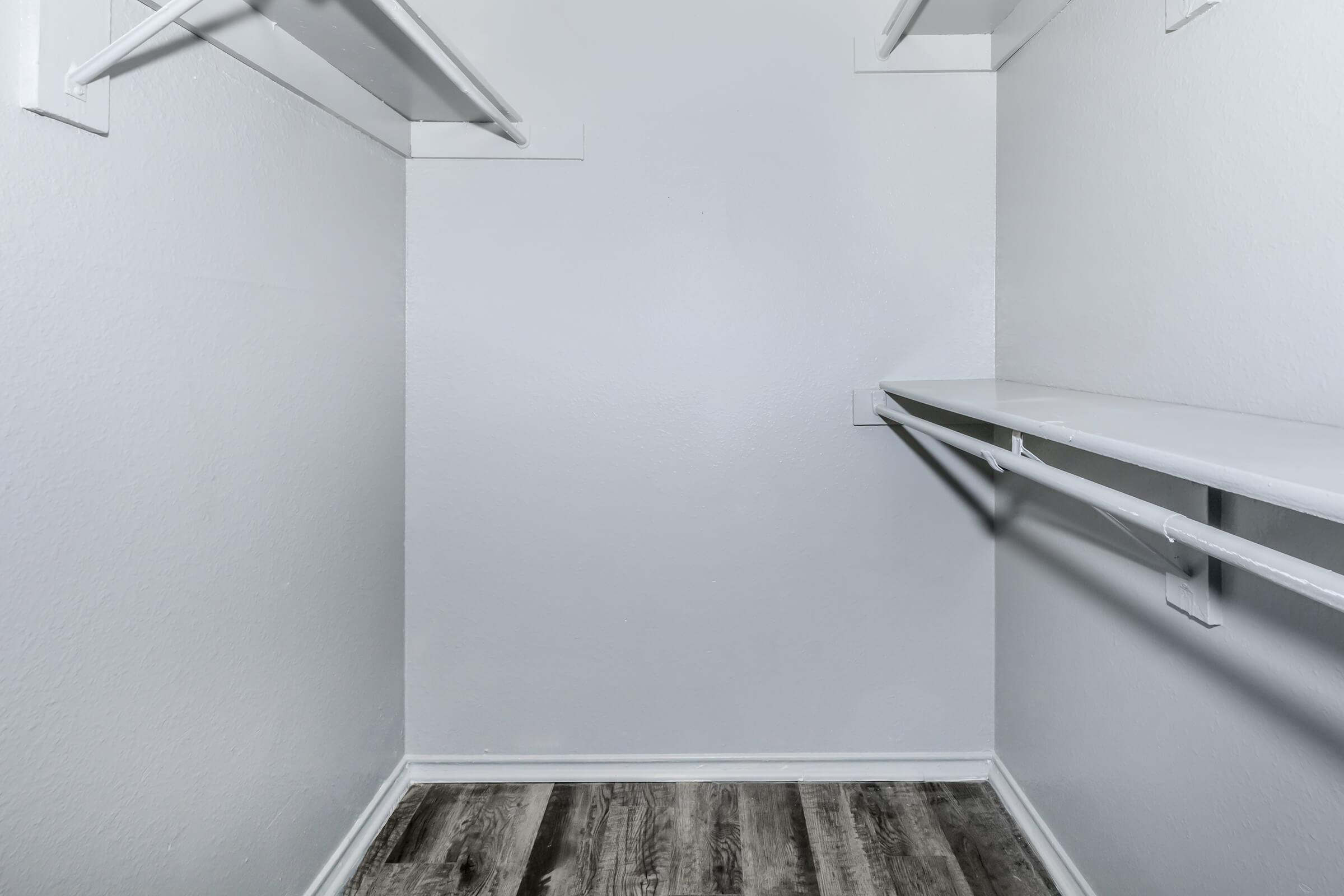 TEXAS-SIZED WALK-IN CLOSETS