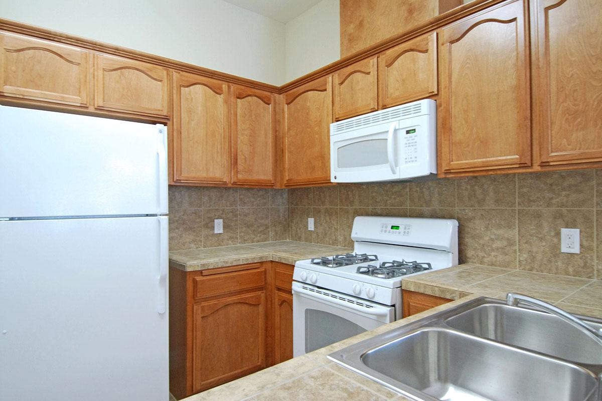 Kitchen with tile backsplash