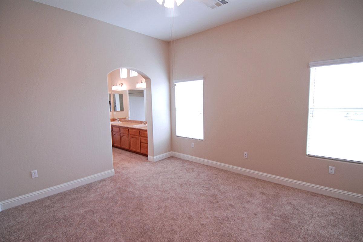 Dining room with carpet