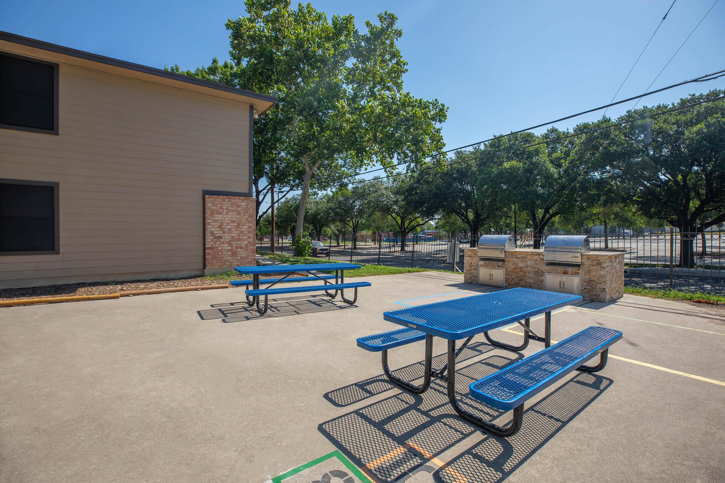 an empty park bench next to a building